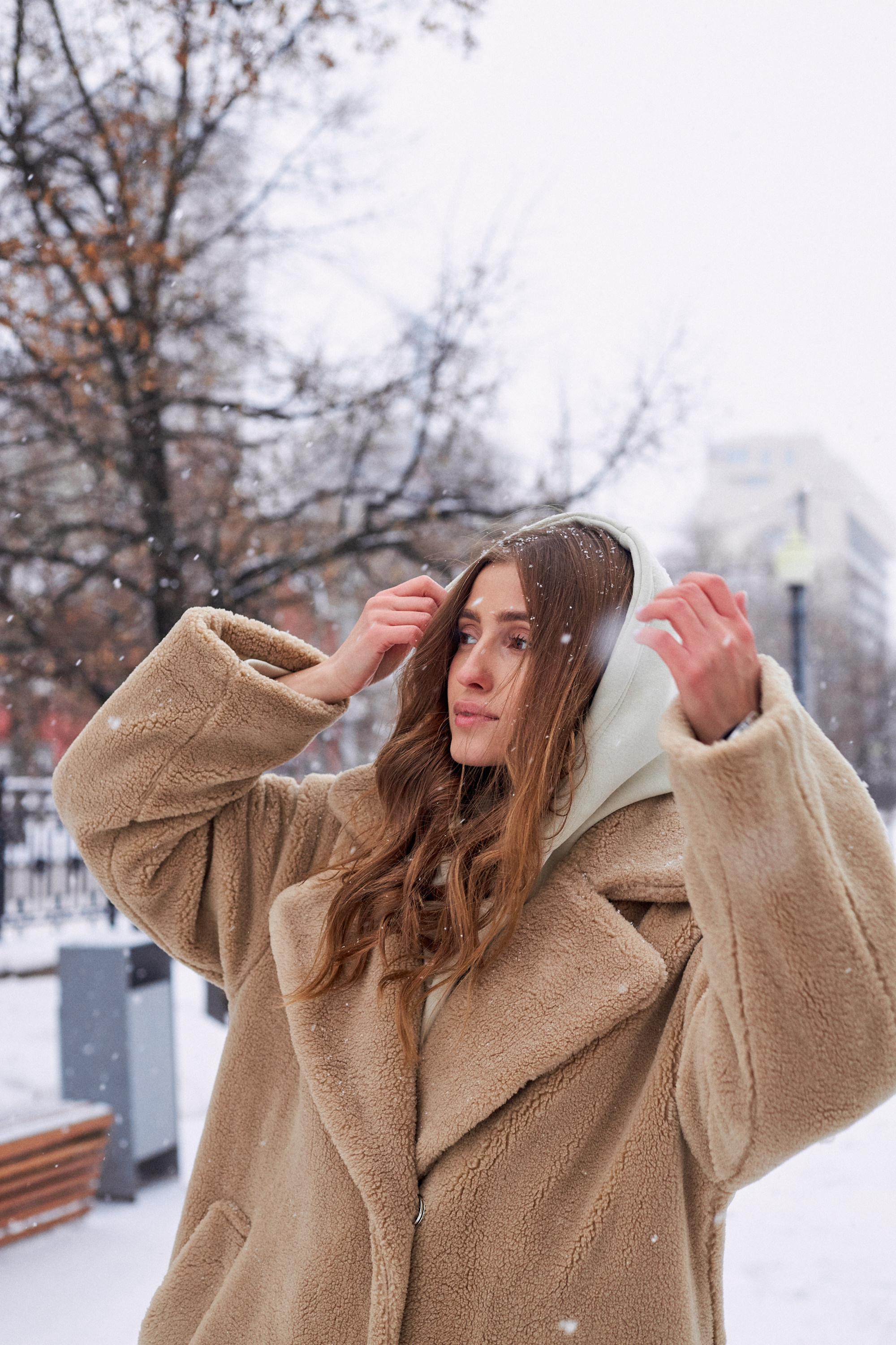 Зимняя фотосессия Екатеринбург контентная съемка на улице лайфстайл фотограф Екб фотосессия для соцсетей прогулочная съемка заказать. Фотограф Екатеринбург Анастасия Жерновская | Маркетплейсы и нейрофото