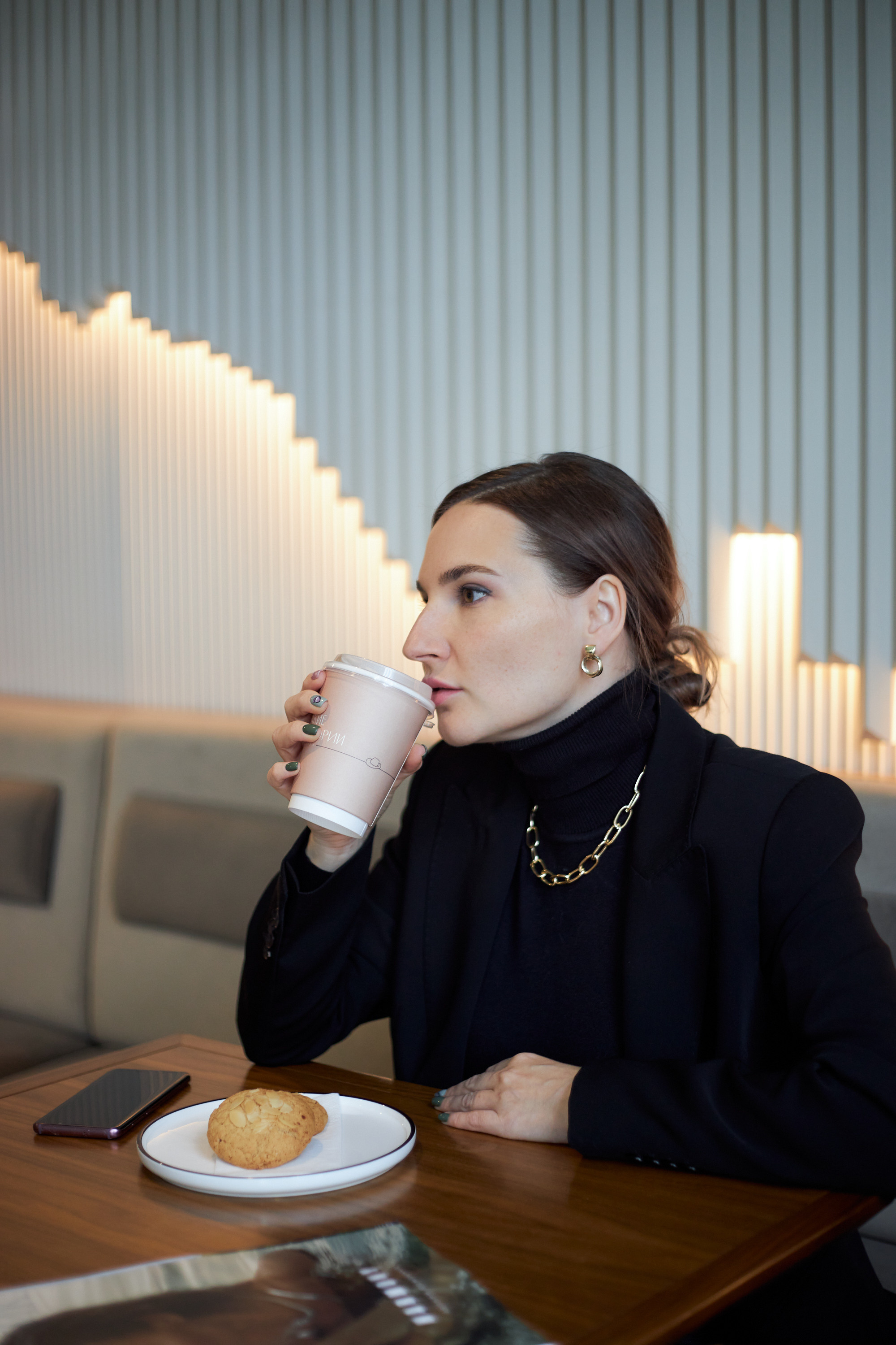 Контентная фотосъемка для бизнеса Екатеринбург бренд производство услуги фотограф Екб визуал для соцсетей заказать имидж съемка цена. Фотограф Екатеринбург Анастасия Жерновская | Маркетплейсы и нейрофото