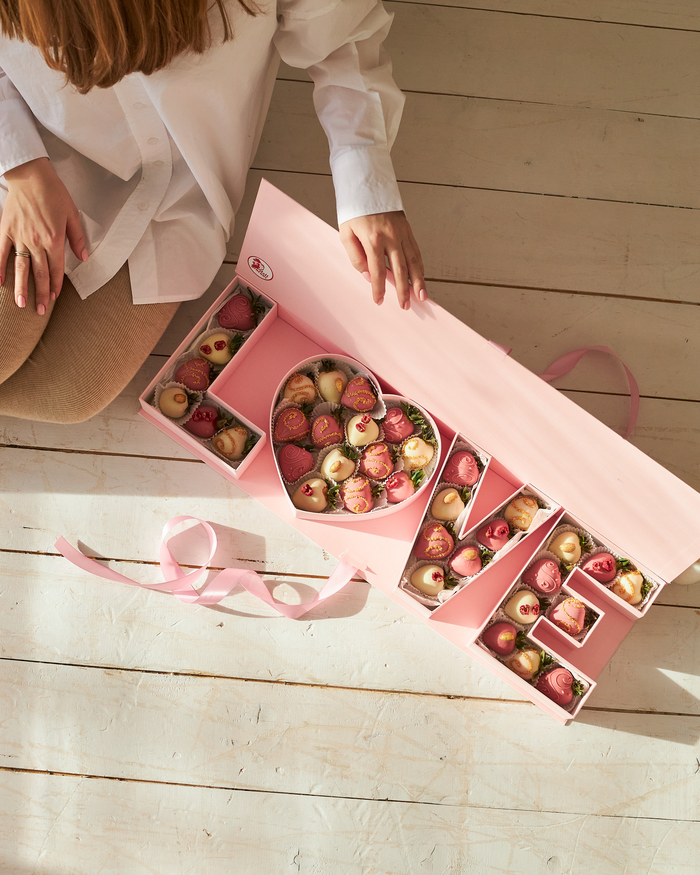 Фотосъемка еды Екатеринбург клубника в шоколаде десерты подарки фуд фотограф Екб предметная съемка товаров заказать цена контент WB. Фотограф Екатеринбург Анастасия Жерновская | Маркетплейсы и нейрофото