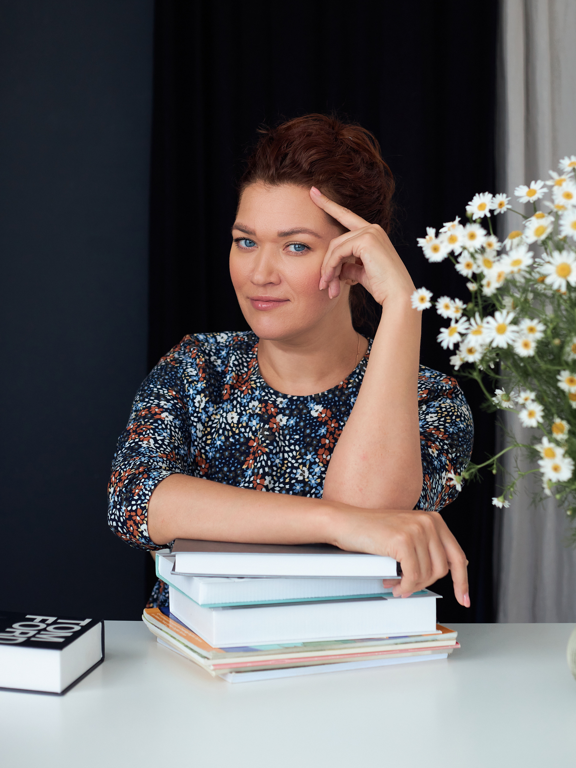 Фотограф для экспертов Екатеринбург контентная съемка преподавателя психолога коуча личный бренд Екб бизнес портрет визуал заказать. Фотограф Екатеринбург Анастасия Жерновская | Маркетплейсы и нейрофото