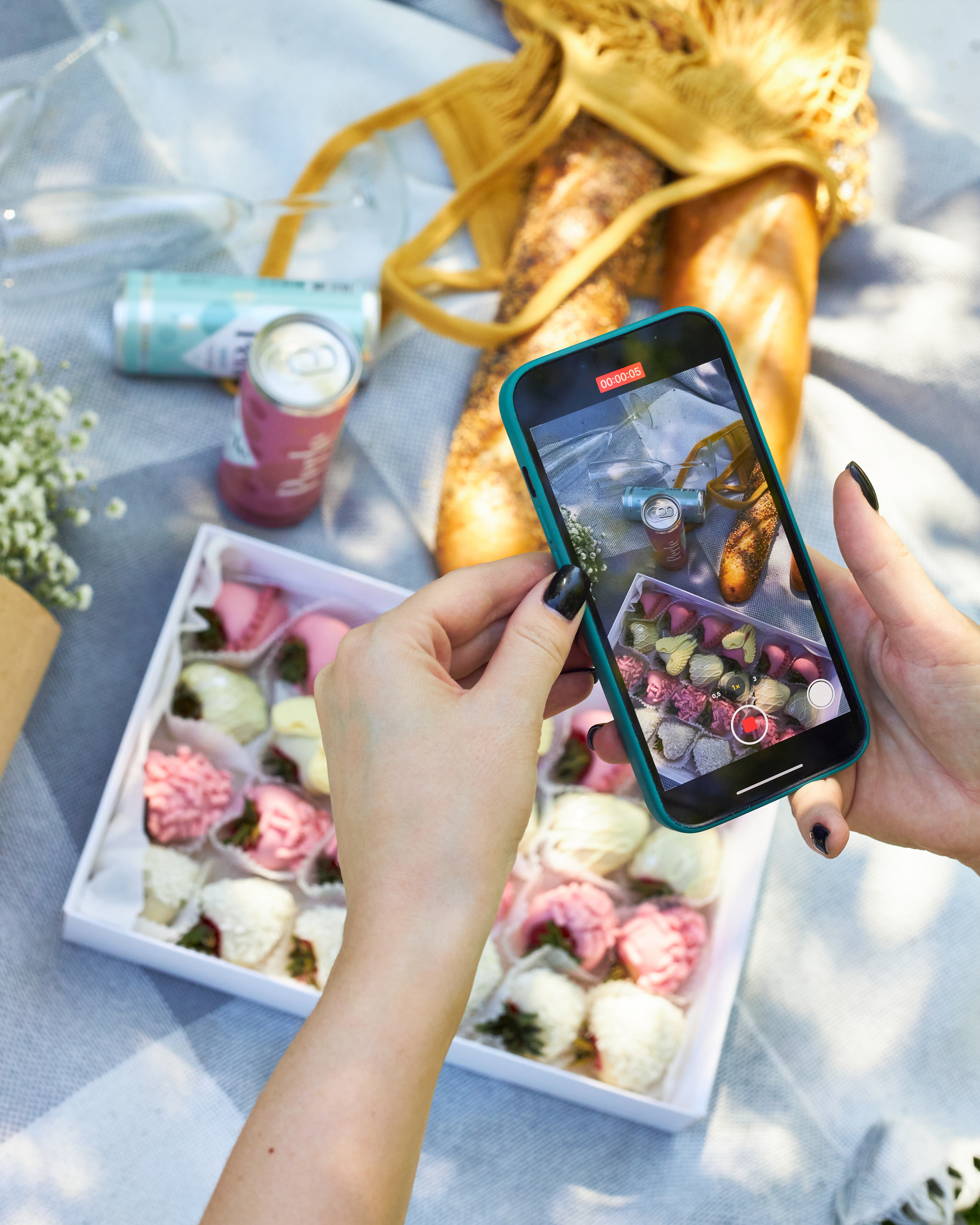 Фотосъемка еды Екатеринбург клубника в шоколаде десерты подарки фуд фотограф Екб предметная съемка товаров заказать цена контент WB. Фотограф Екатеринбург Анастасия Жерновская | Маркетплейсы и нейрофото