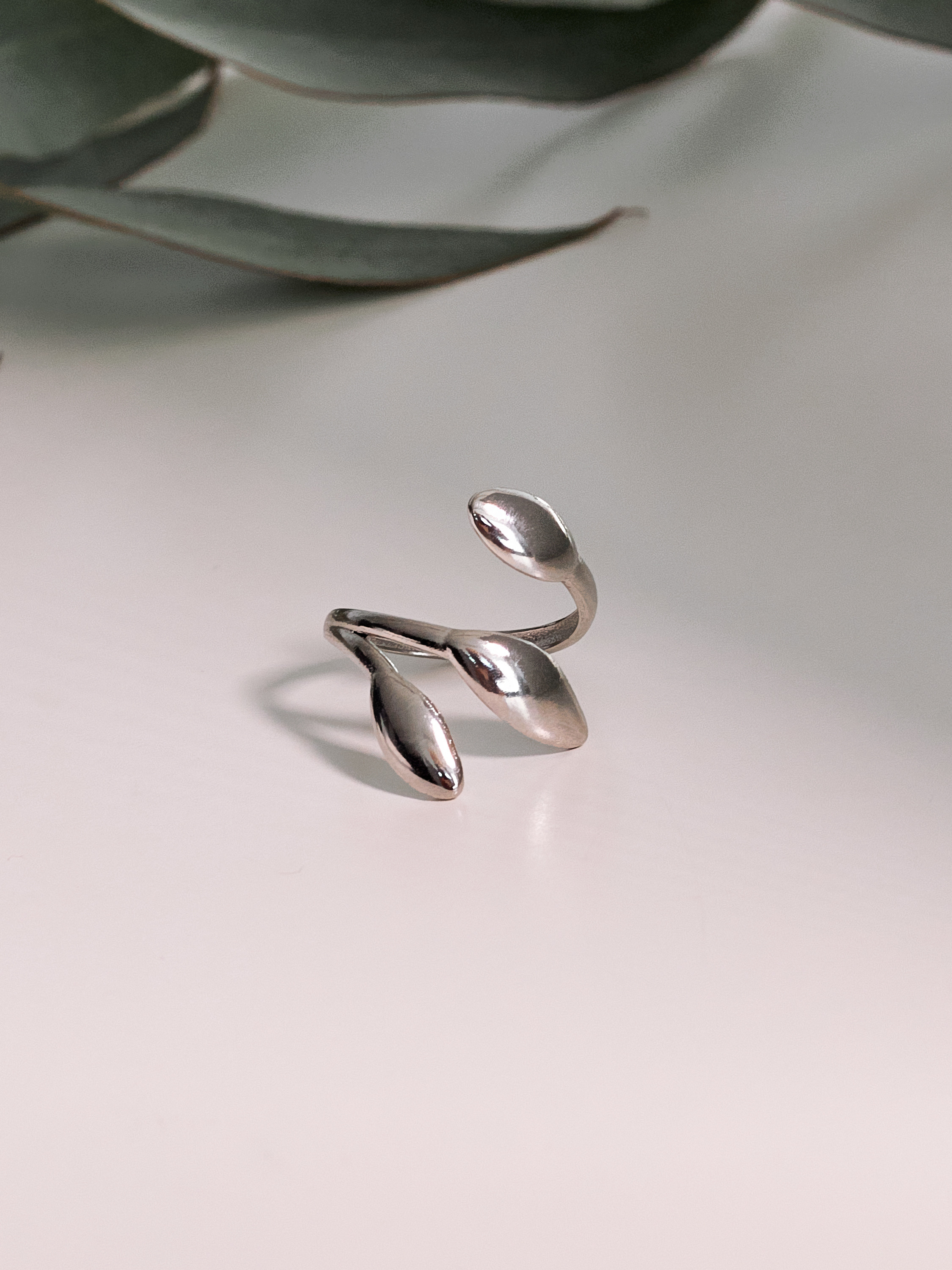 Фотосъемка колец бижутерии Екатеринбург украшения Wildberries ВБ Ozon предметка Екб заказать цена WB. Фотограф Екатеринбург Анастасия Жерновская | Маркетплейсы и нейрофото