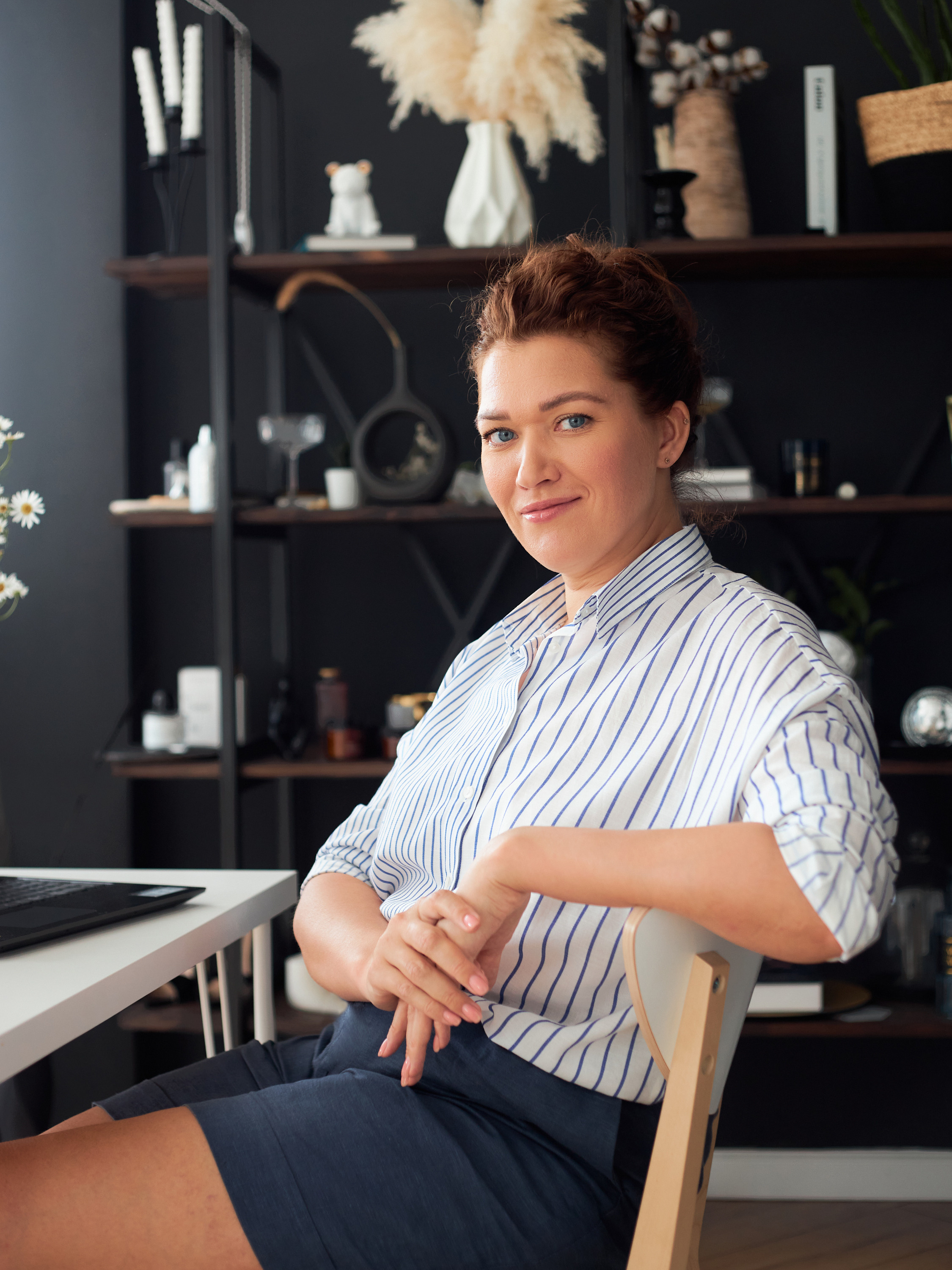 Фотограф для экспертов Екатеринбург контентная съемка преподавателя психолога коуча личный бренд Екб бизнес портрет визуал заказать. Фотограф Екатеринбург Анастасия Жерновская | Маркетплейсы и нейрофото