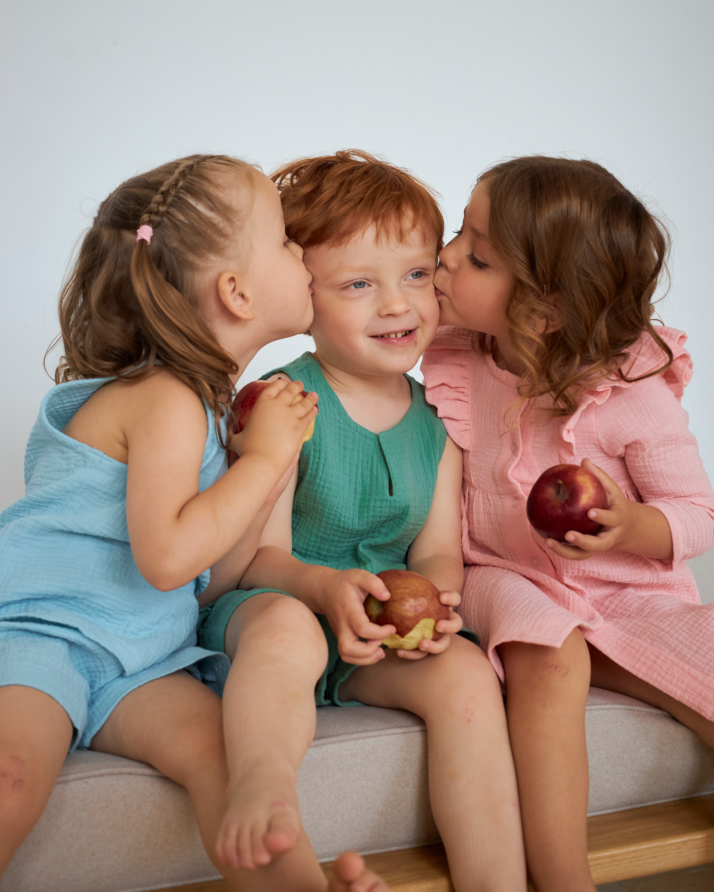 Фотосъемка Bubusya summer Екатеринбург Wildberries ВБ Ozon Озон фотосессия детей Екб заказать цена фотосъемка товара WB детская одежда. Фотограф Екатеринбург Анастасия Жерновская | Маркетплейсы и нейрофото