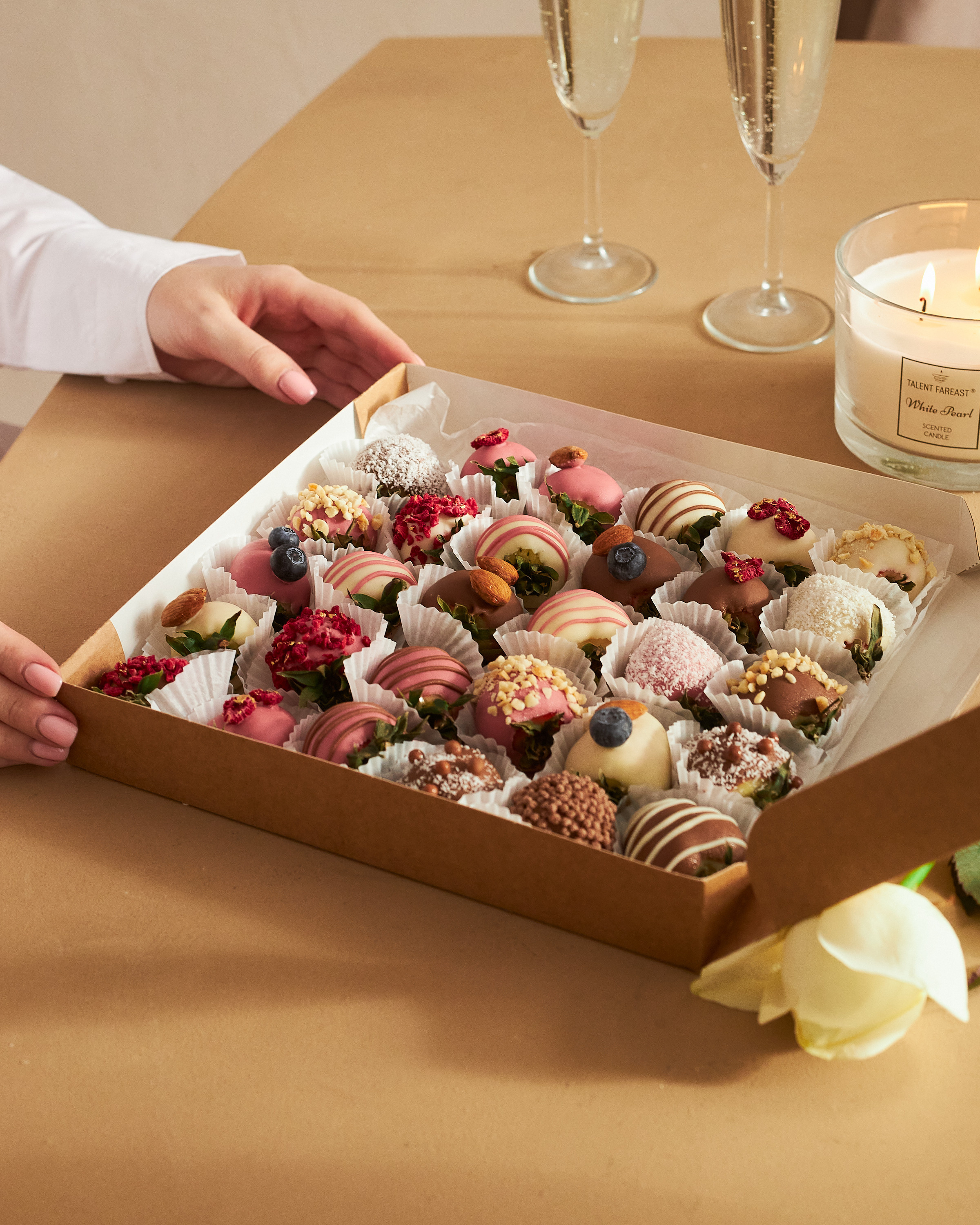 Фотосъемка еды Екатеринбург клубника в шоколаде десерты подарки фуд фотограф Екб предметная съемка товаров заказать цена контент WB. Фотограф Екатеринбург Анастасия Жерновская | Маркетплейсы и нейрофото