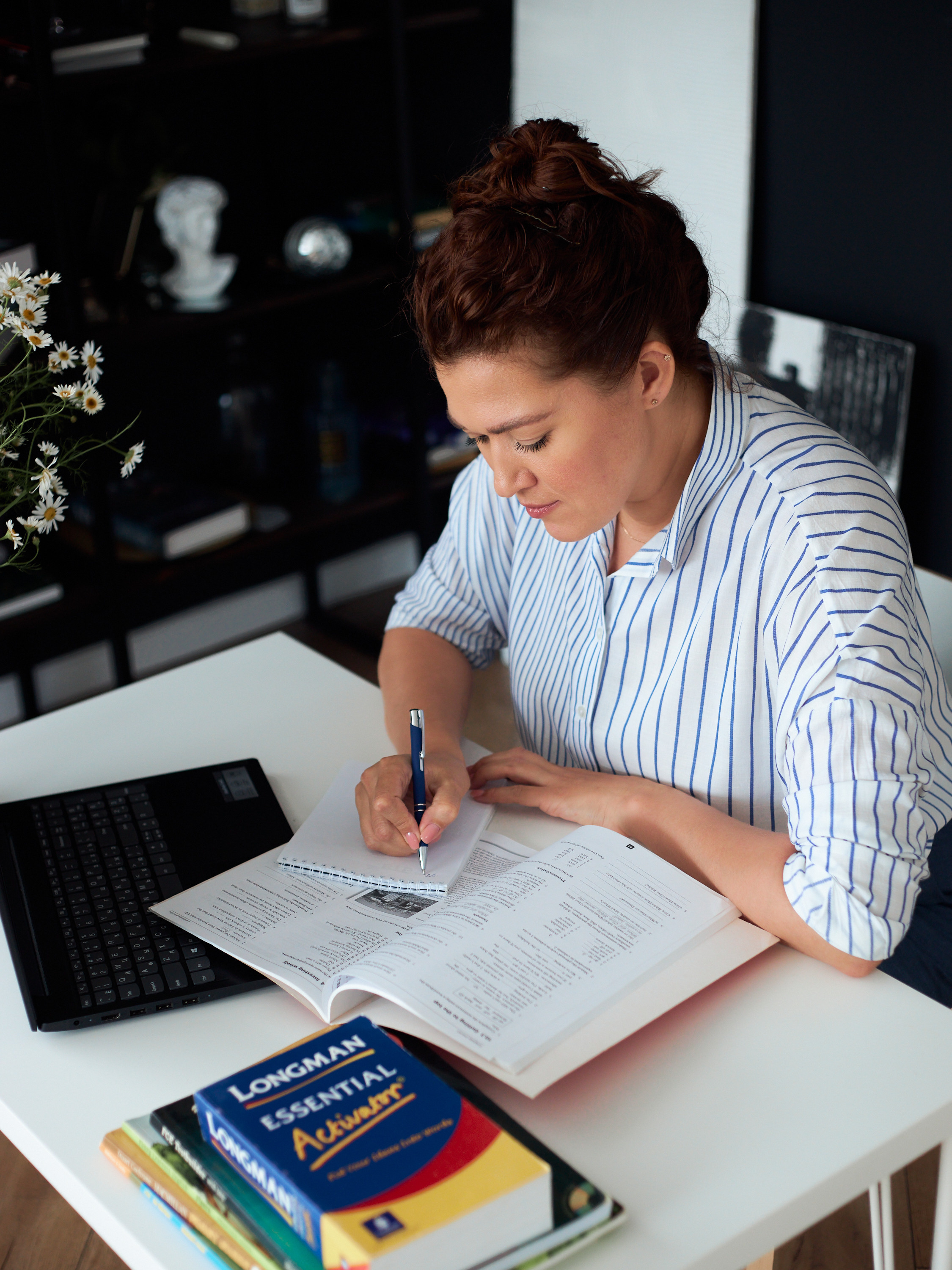 Фотограф для экспертов Екатеринбург контентная съемка преподавателя психолога коуча личный бренд Екб бизнес портрет визуал заказать. Фотограф Екатеринбург Анастасия Жерновская | Маркетплейсы и нейрофото