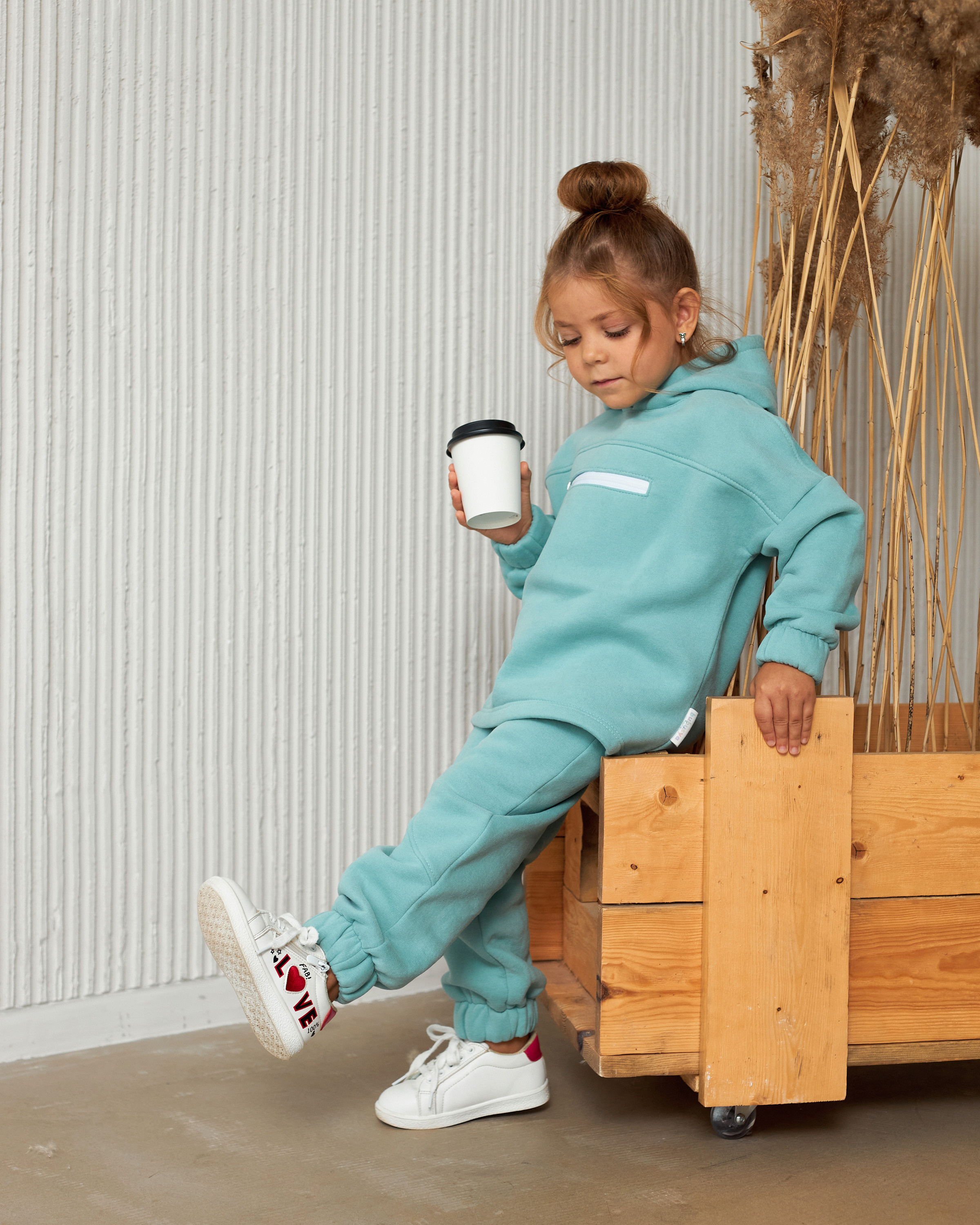 Фотосъемка Bubusya autumn Екатеринбург Wildberries ВБ Ozon Озон фотосессия детей Екб заказать цена фотосъемка товара WB верхняя одежда. Фотограф Екатеринбург Анастасия Жерновская | Маркетплейсы и нейрофото