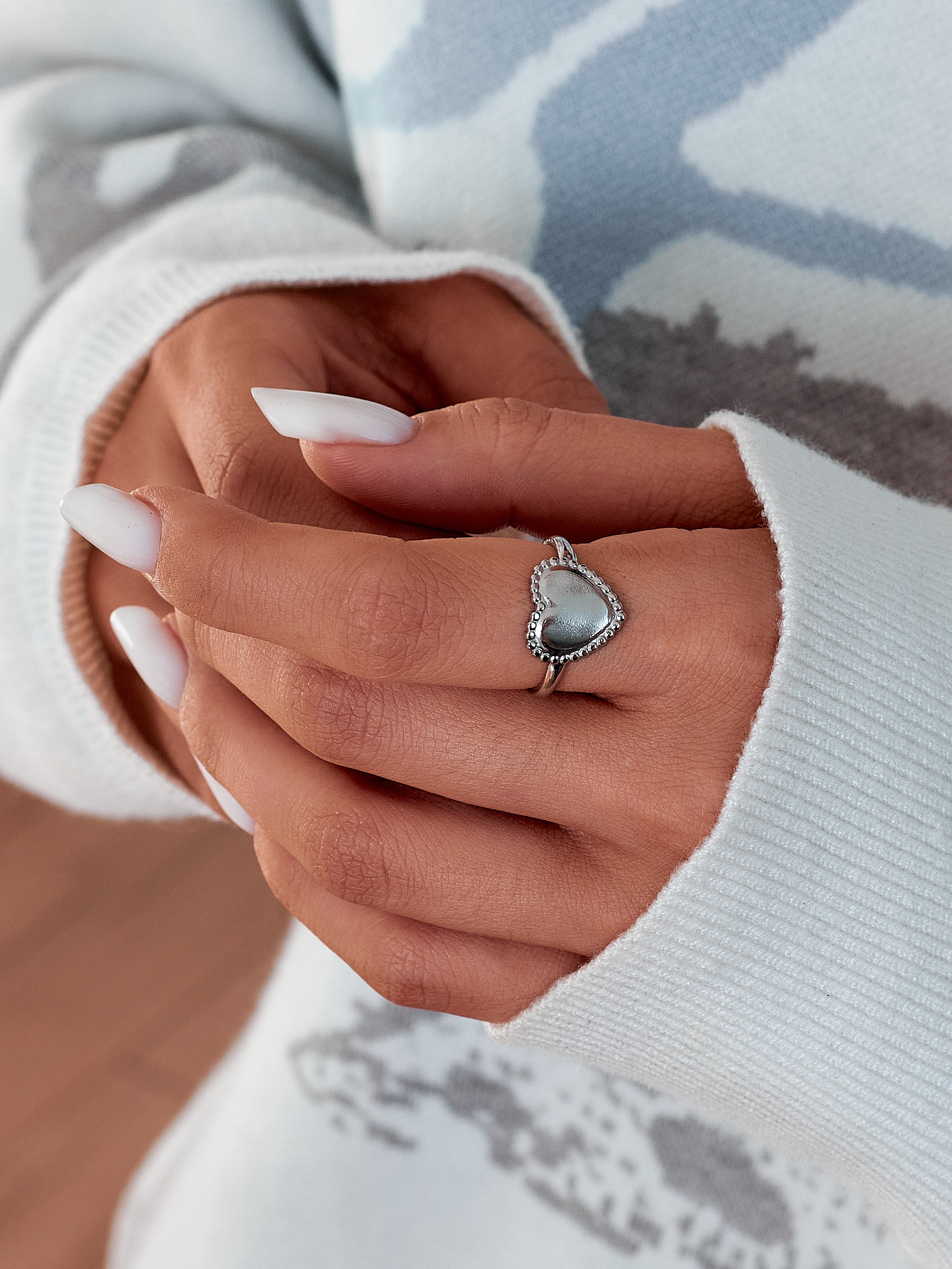 Фотосъемка колец бижутерии Екатеринбург украшения Wildberries ВБ Ozon предметка Екб заказать цена WB. Фотограф Екатеринбург Анастасия Жерновская | Маркетплейсы и нейрофото