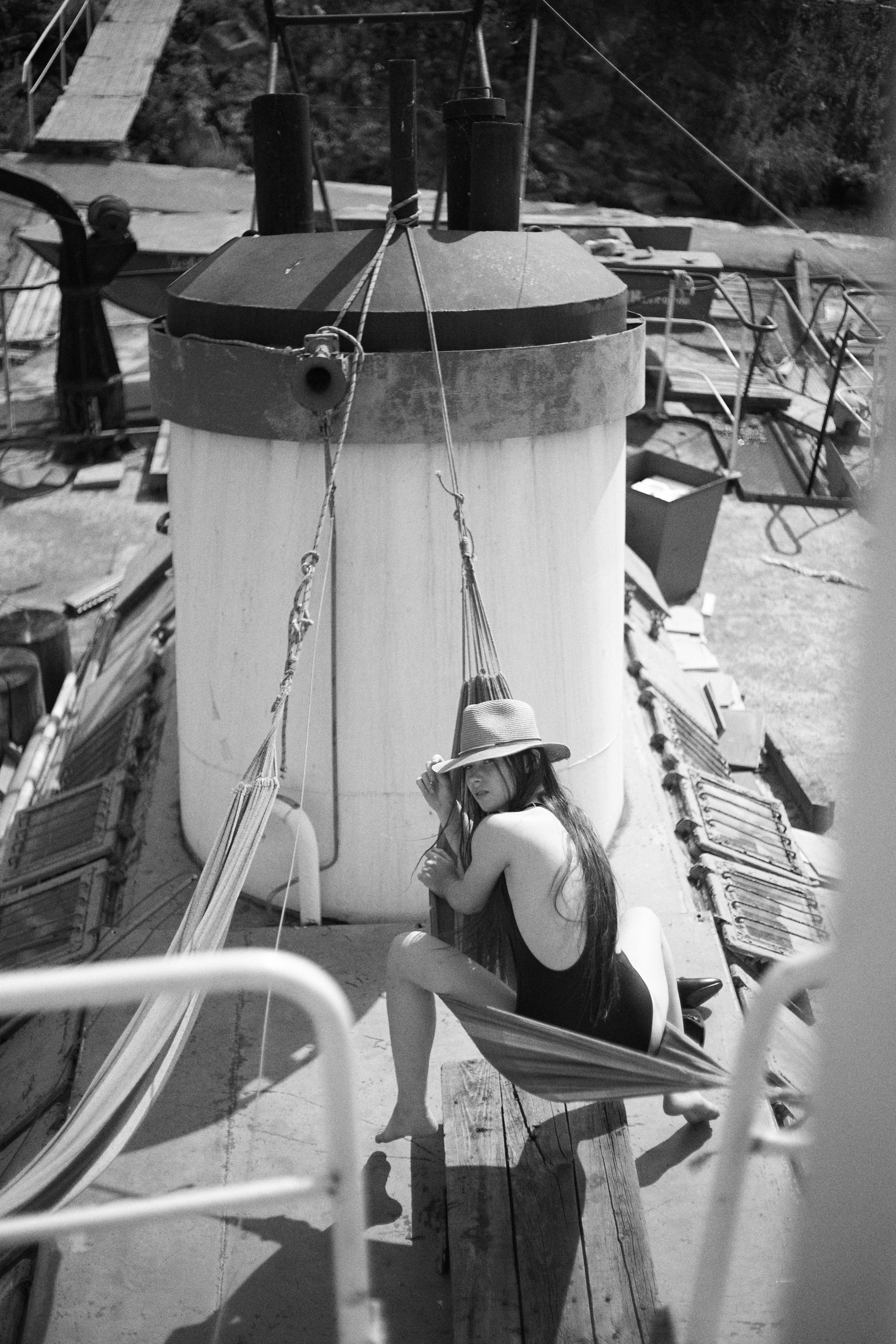 Кораблик. Фотограф Екатеринбург Анастасия Жерновская | Маркетплейсы и нейрофото