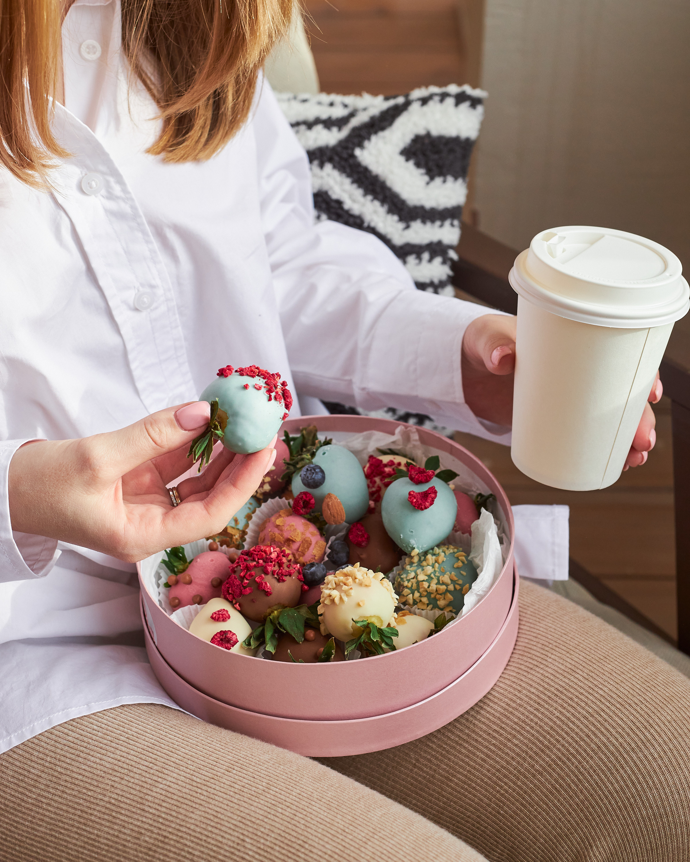 Фотосъемка еды Екатеринбург клубника в шоколаде десерты подарки фуд фотограф Екб предметная съемка товаров заказать цена контент WB. Фотограф Екатеринбург Анастасия Жерновская | Маркетплейсы и нейрофото