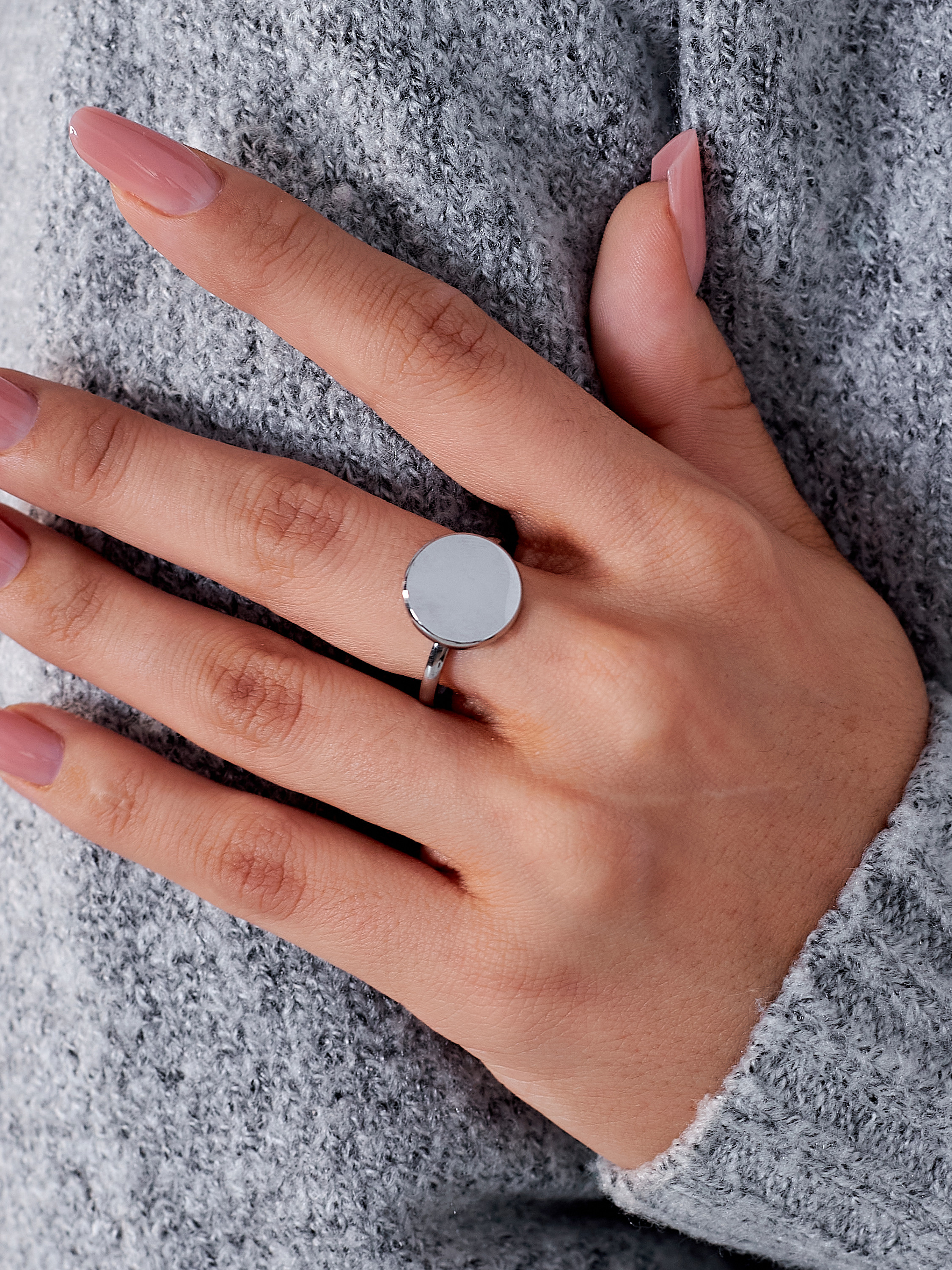 Фотосъемка колец бижутерии Екатеринбург украшения Wildberries ВБ Ozon предметка Екб заказать цена WB. Фотограф Екатеринбург Анастасия Жерновская | Маркетплейсы и нейрофото