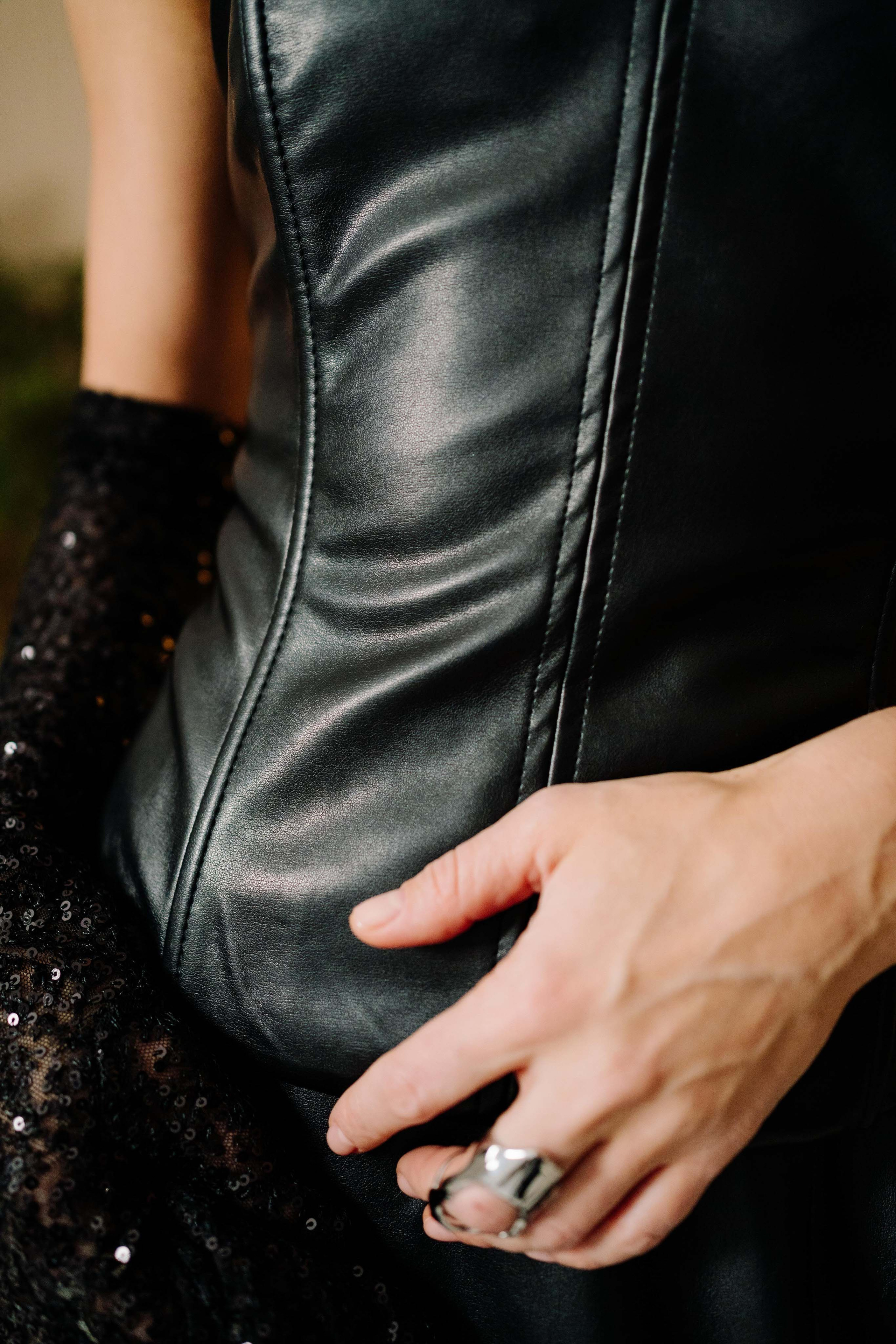 Детальная фотография кожаного корсета