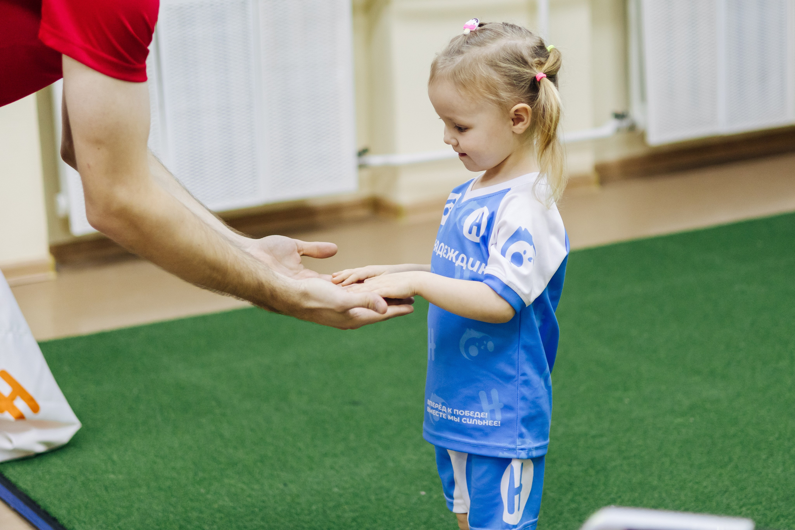 Фотосессия с кубком в детских садах г. Магнитогорска. Денис Прохоров Фотограф в г. Магнитогорск