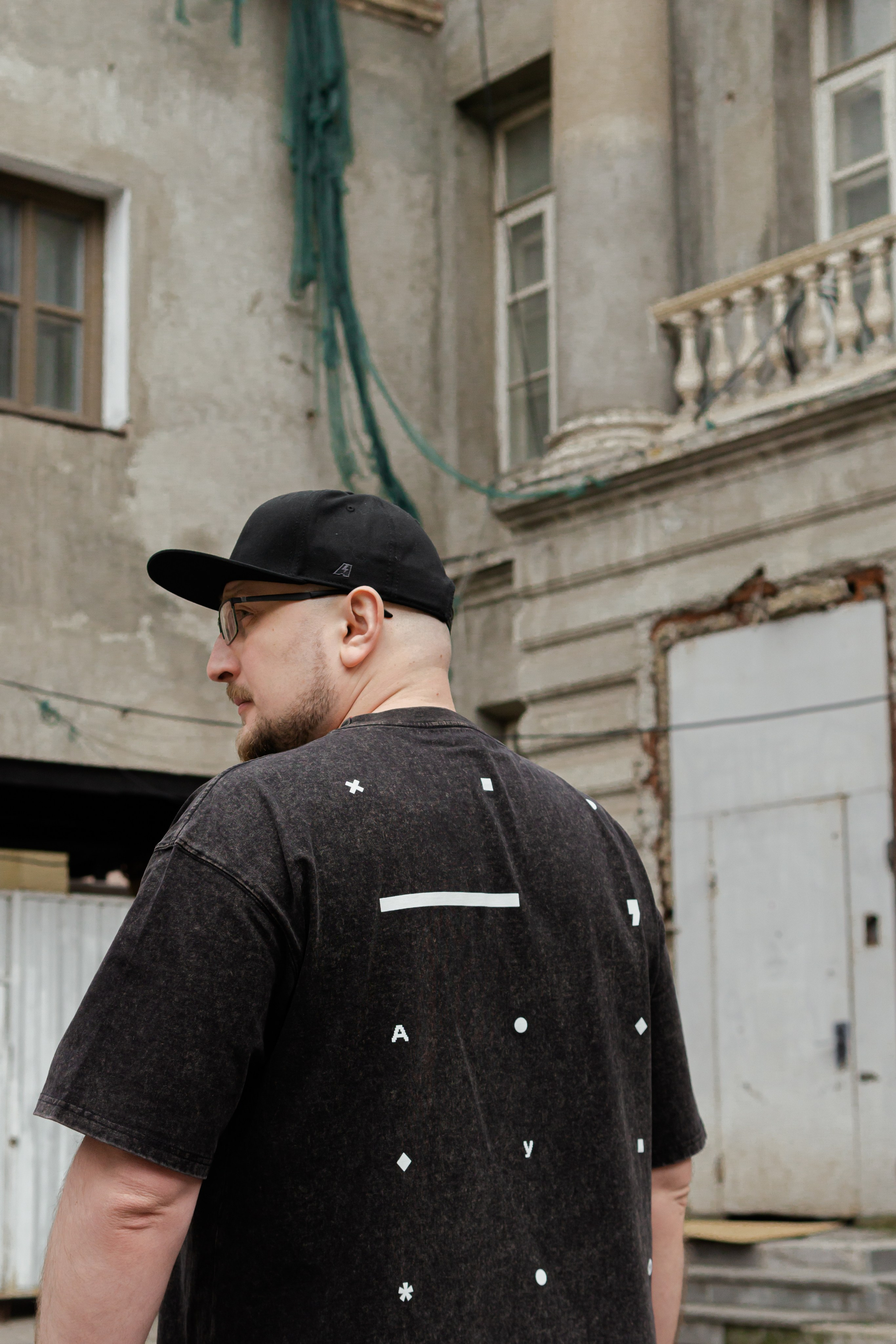 Съемка мерча БЛТ* Semiotica в городе. Фотограф-анималист Ксения Воробьева, Москва