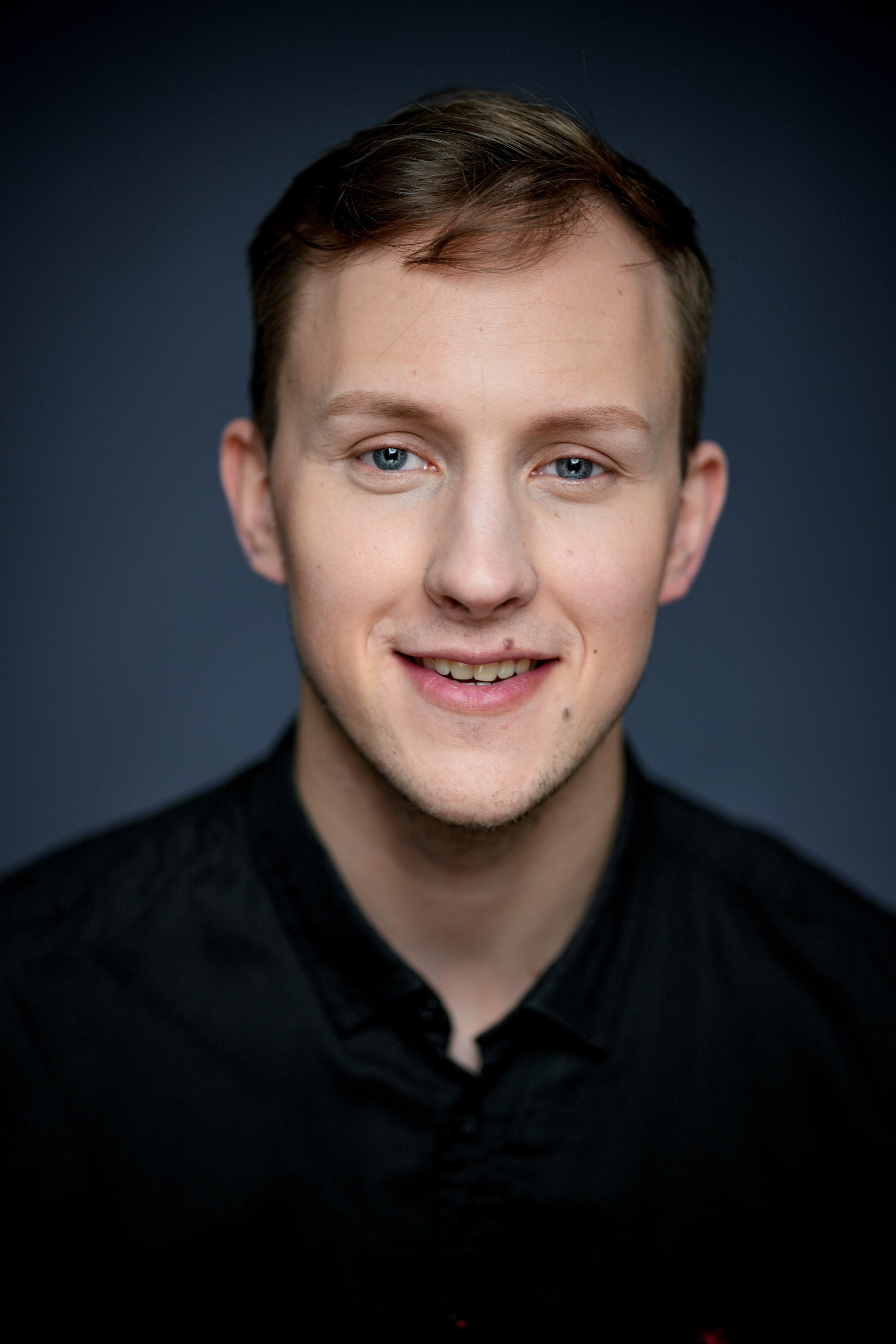 Актёр Логинов Максим. Портретная съемка в Москве, студийный фотограф Игорь Фомин