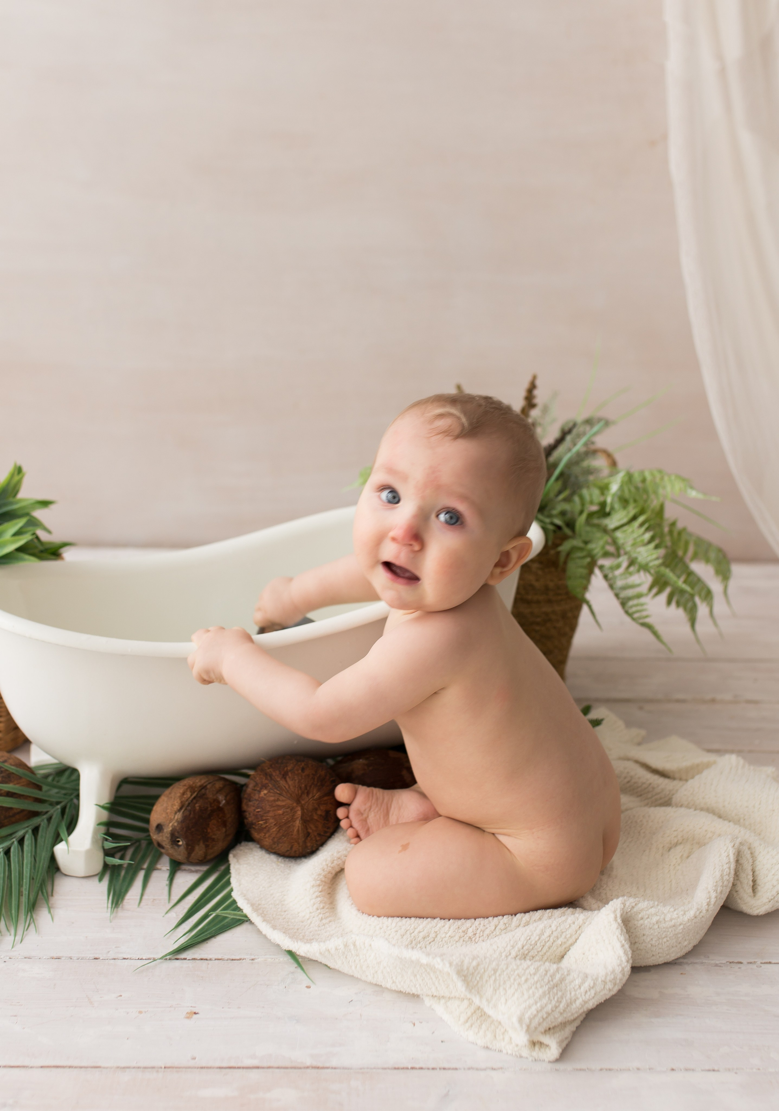 Фотосессия крушение торта в Казани. Фотограф новорождённых малышей и детский фотограф В Казани Лана Максим