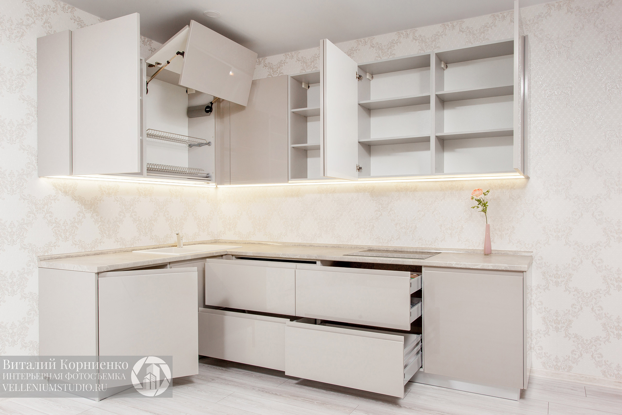 Фотосъемка салона кухонной мебели. Интерьерный фотограф Краснодар: профессионально по доступным ценам