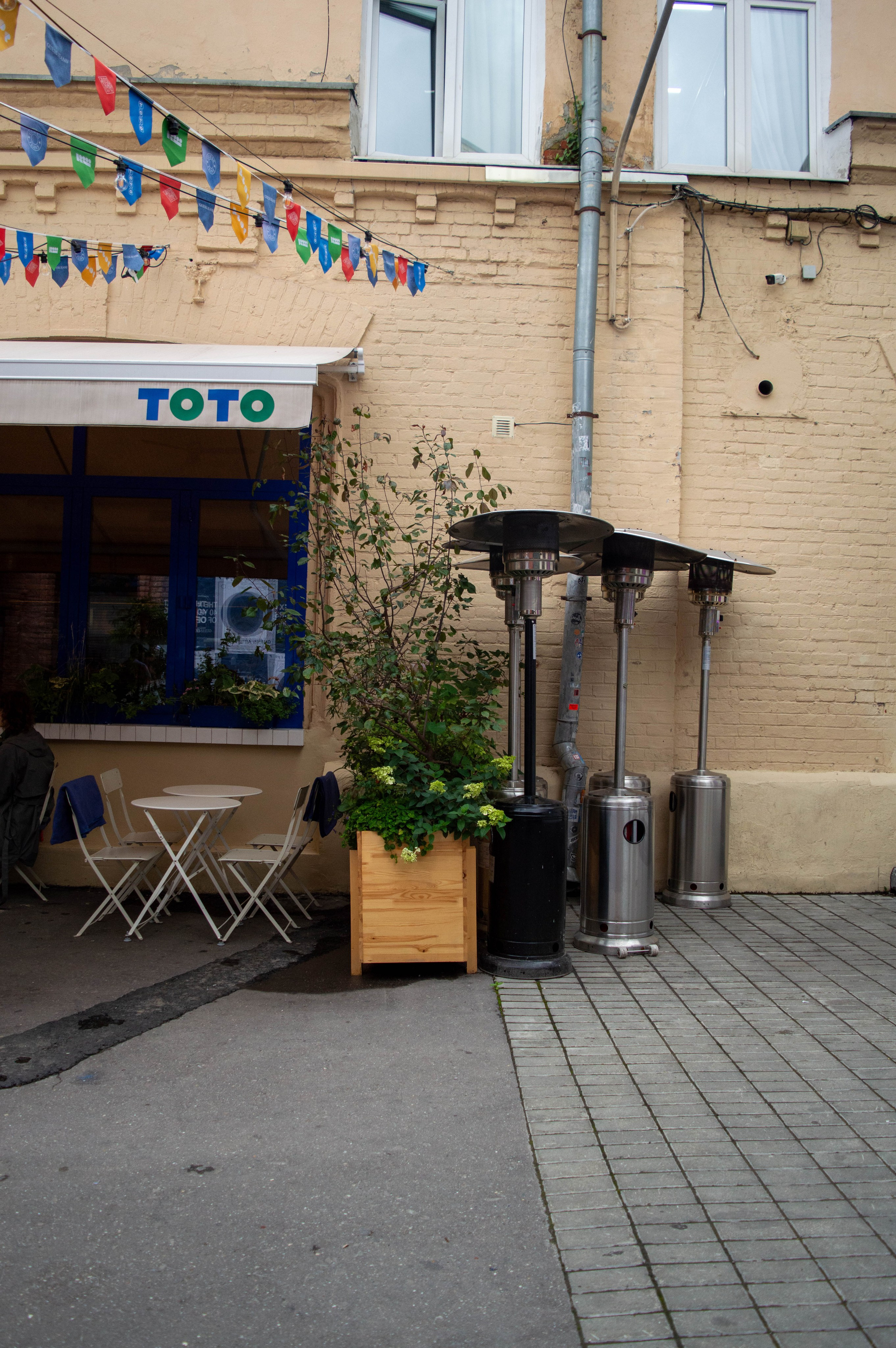 Типология «Стикербомбинг в городе». Фотограф Анастасия Лощакова в Москве