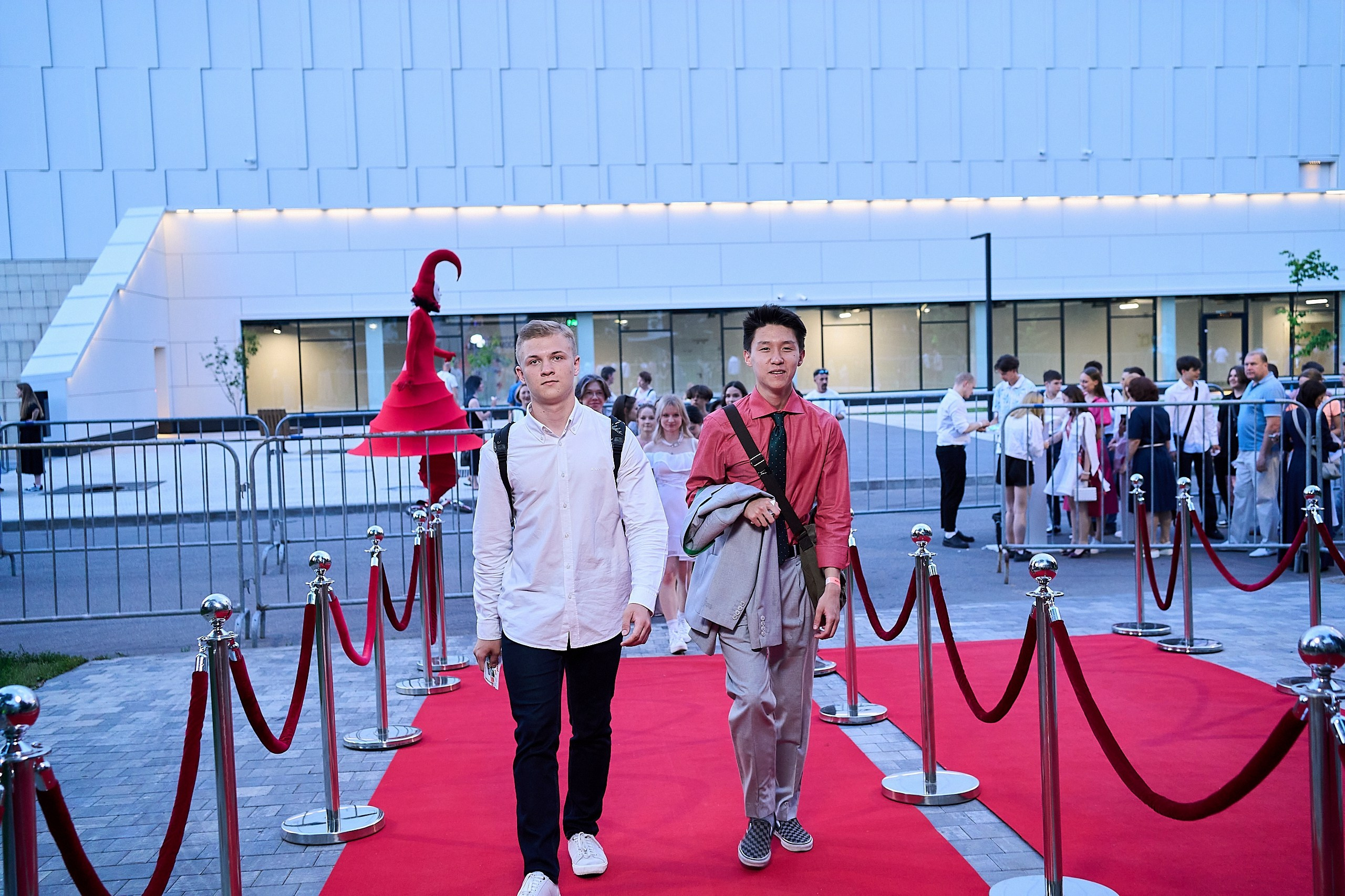 Выпускной 2024 концертный зал Академия ВТБ. Фотограф и Видеограф в Москве. Олег Корушев