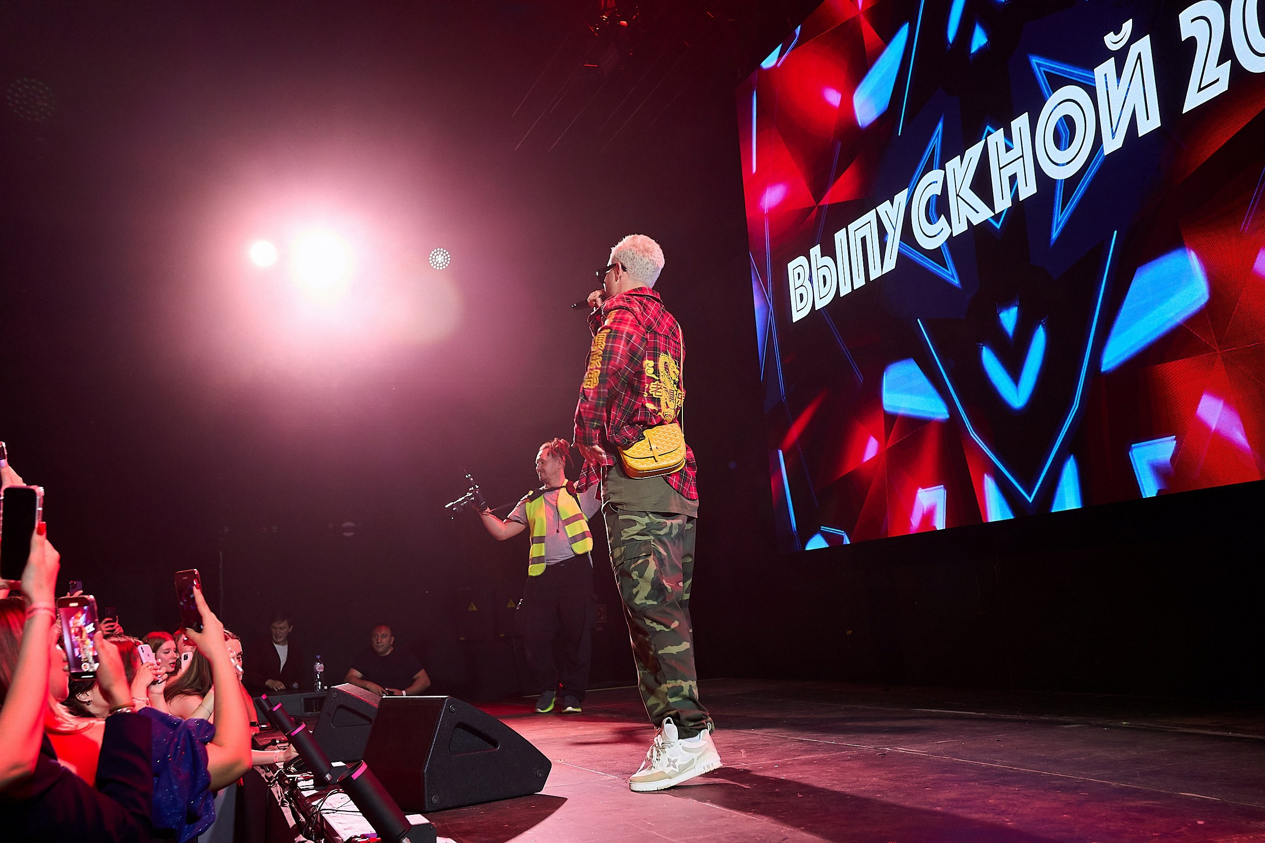 Выпускной 2024 концертный зал Академия ВТБ. Фотограф и Видеограф в Москве. Олег Корушев