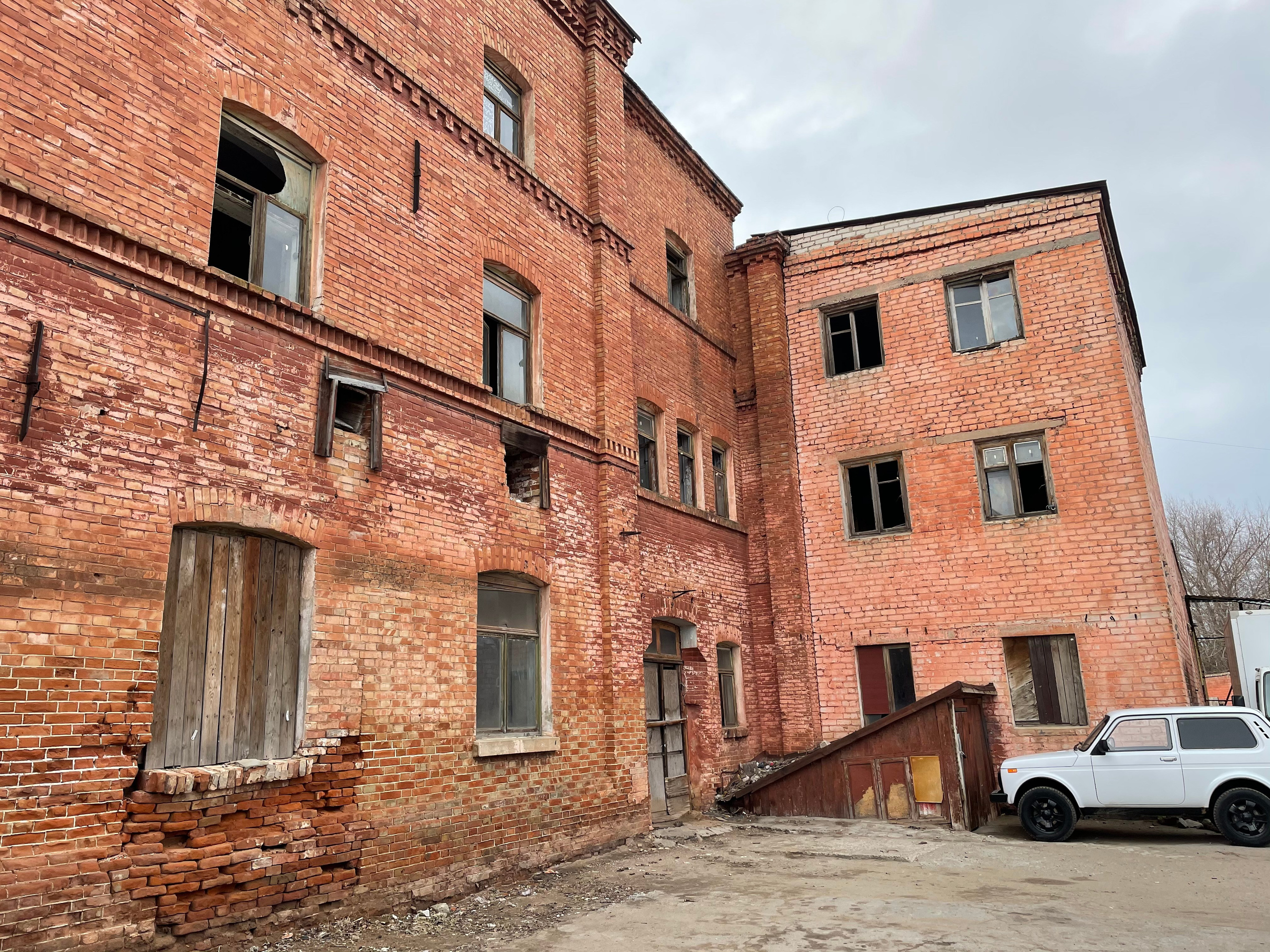 20 091 Здание красный кирпич. ВИЗУАЛЬНЫЕ И ЗВУКОВЫЕ РЕШЕНИЯ ДЛЯ БИЗНЕСА И СЪЁМОК ТЕЛЕТЕЛА