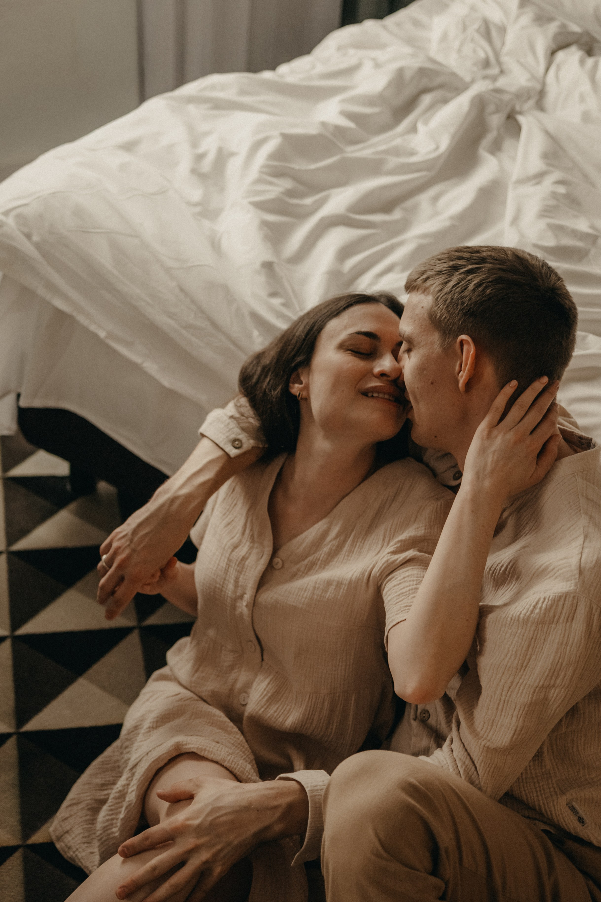 Номер на двоих. Гаврилова Настя семейный фотограф lifestyle в Москве
