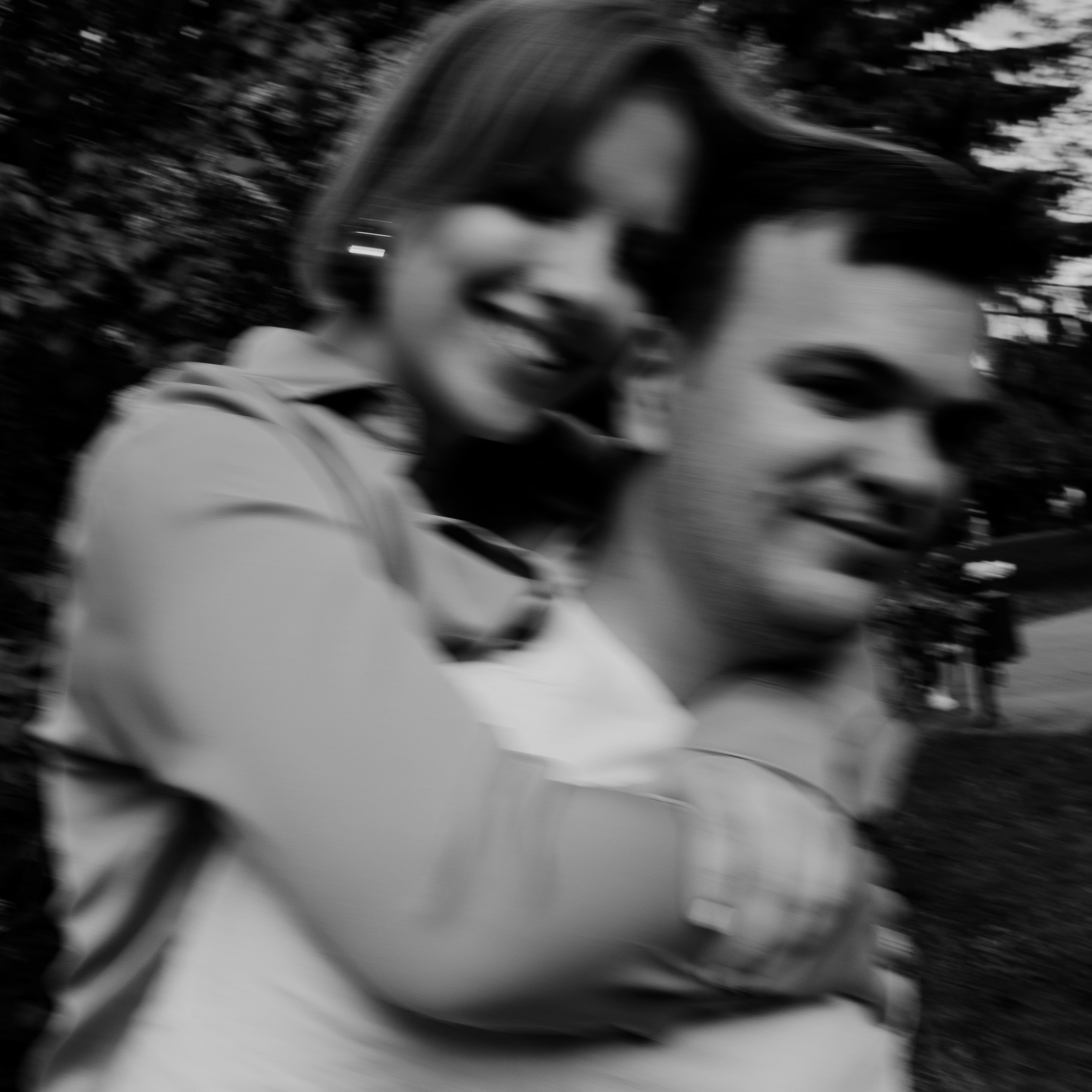 Фотосессия для пары в сиреневом саду. Фотограф Калагина Светлана