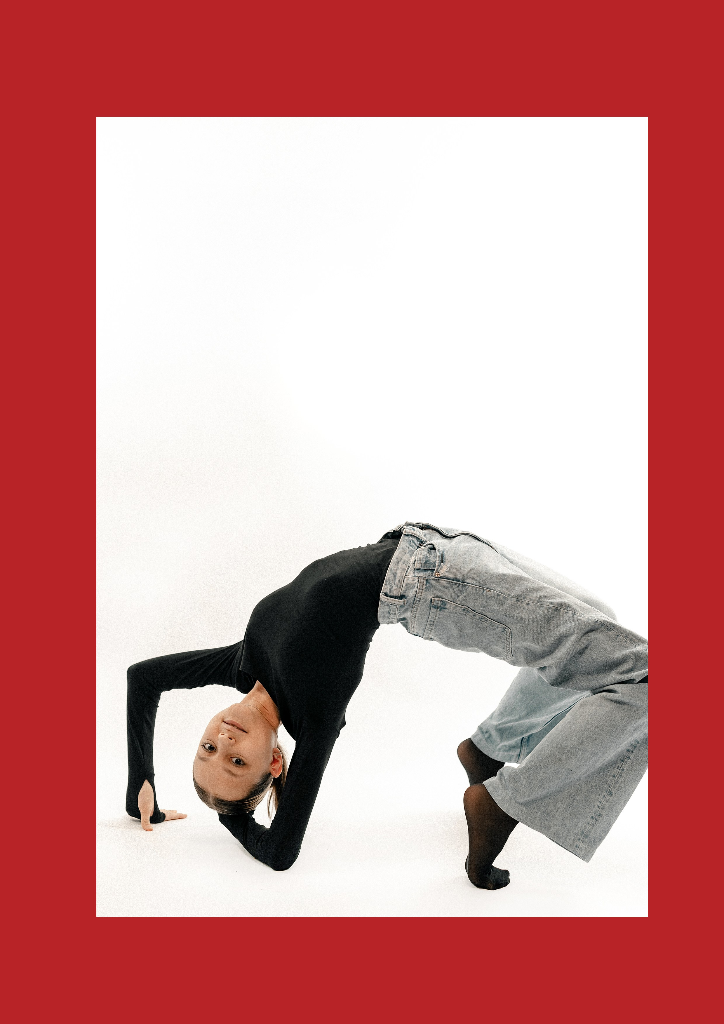 Белый фон. София. Фотограф Котова Валентина