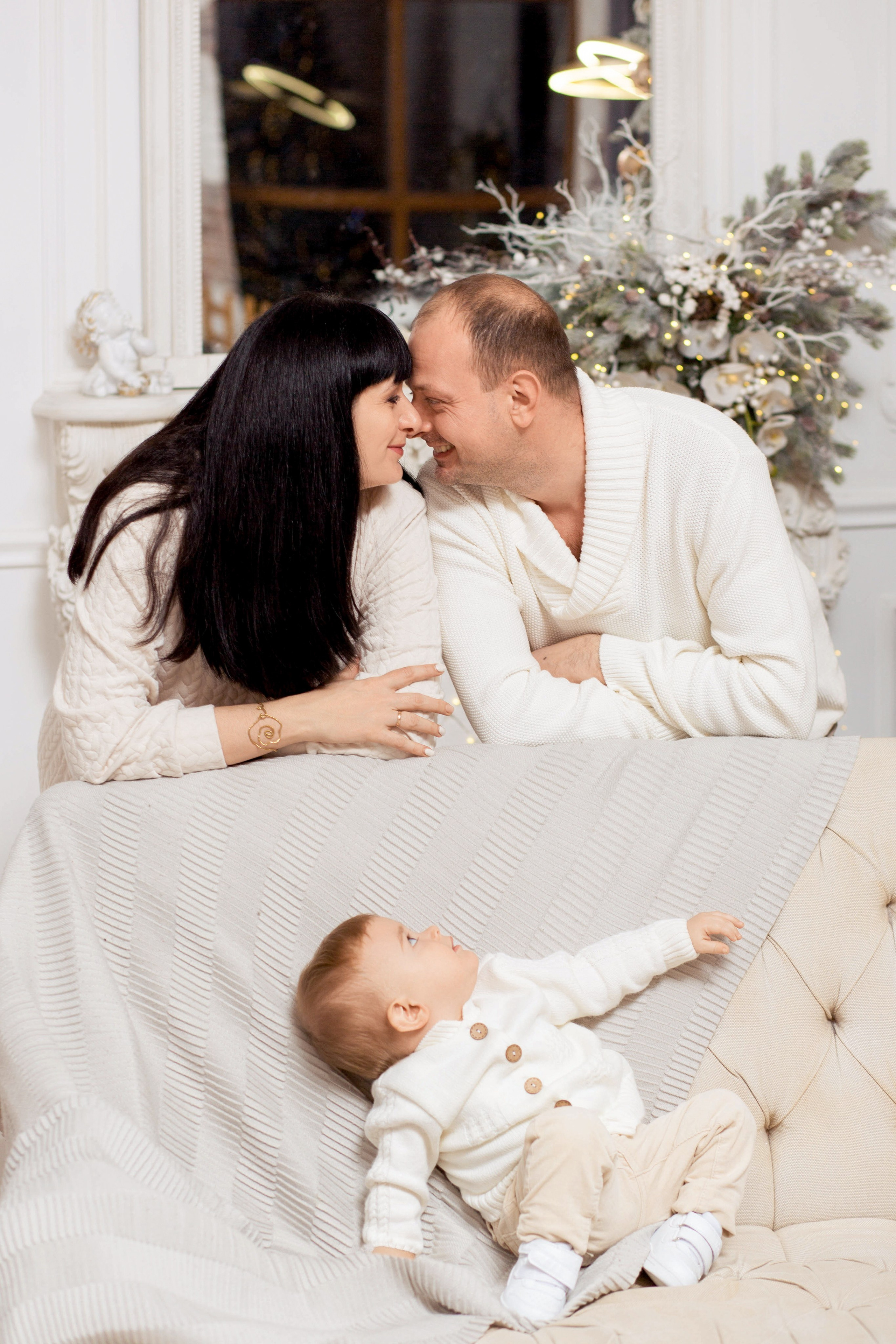 Новогодняя фотосессия в студии в городе Ростове-на-Дону для Александра, Лии и Артёма