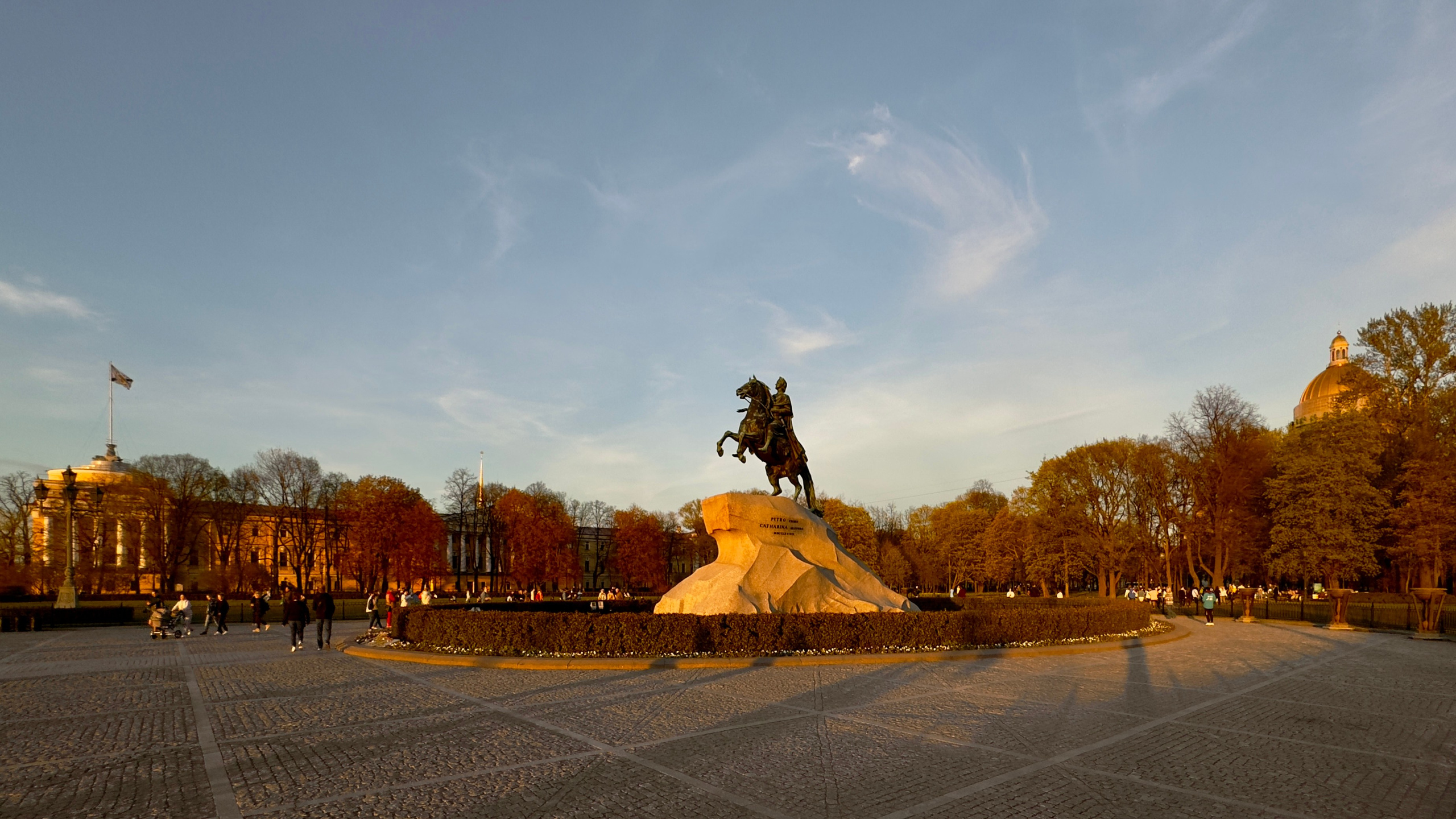 Фотографии Санкт-Петербурга на телефон. Фотограф Алексей Лукин. Профессиональная фотосъёмка в Санкт-Петербурге. Обработка и Ретушь фотографий