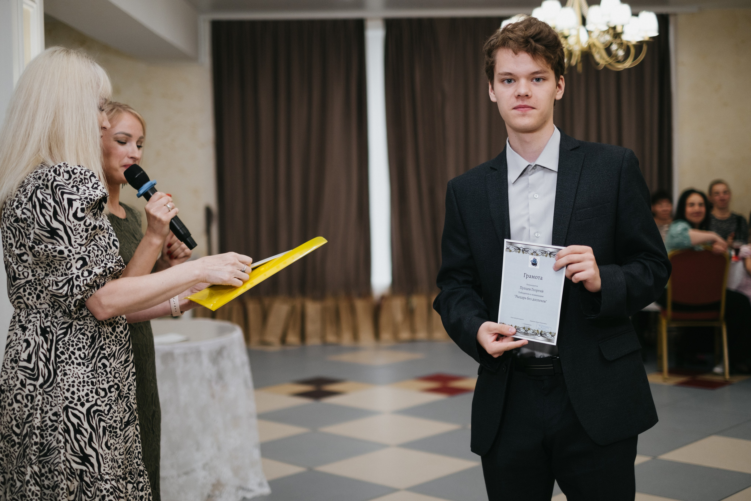 Выпускной 11 класс школы № 30. Свадебный и репортажной фотограф Денис Ожигин в Краснодаре и Краснодарском крае