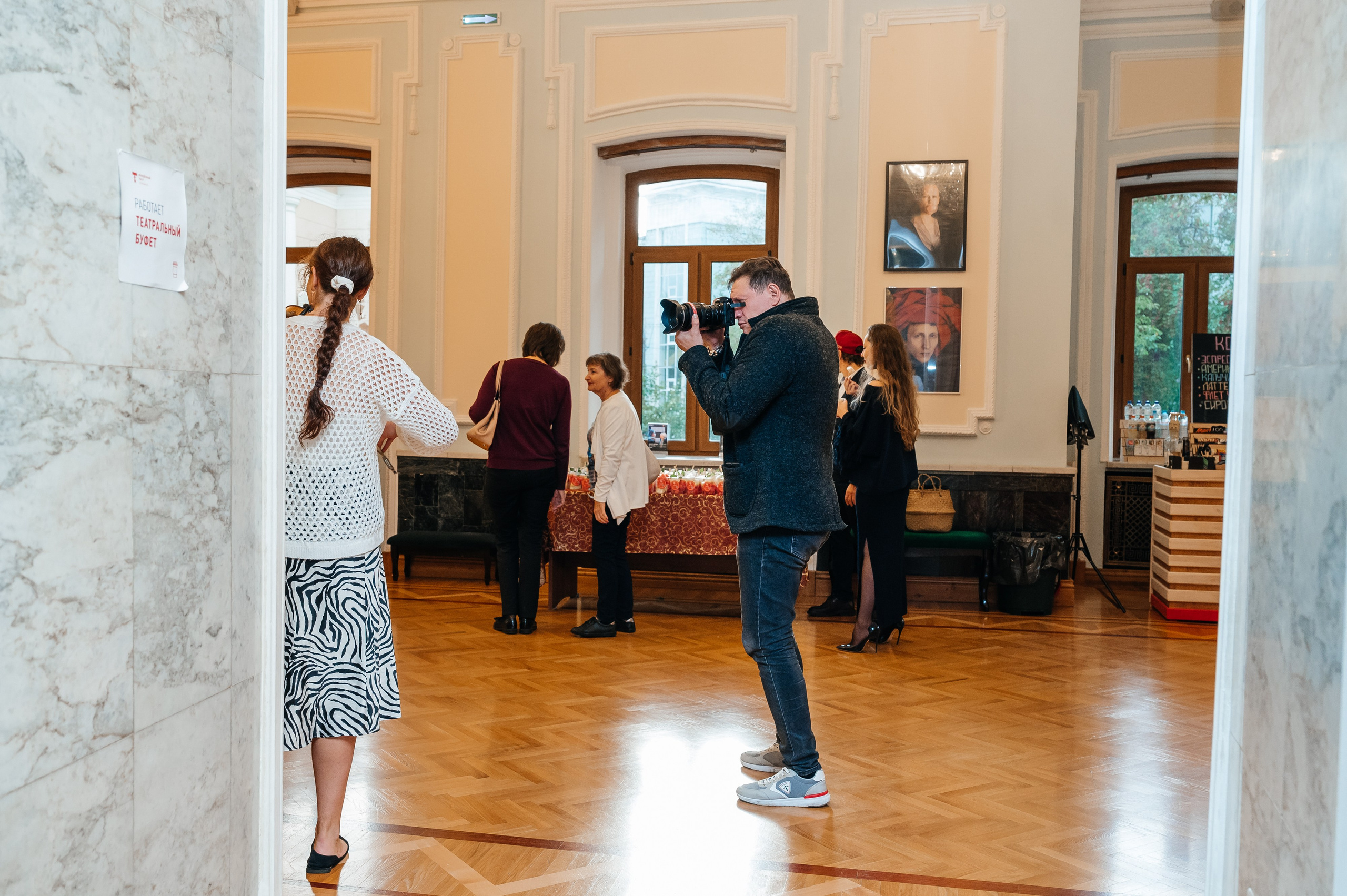 Открытие выставки Кати Васильевой в Молодежном театре. Wedding and family photographer USA