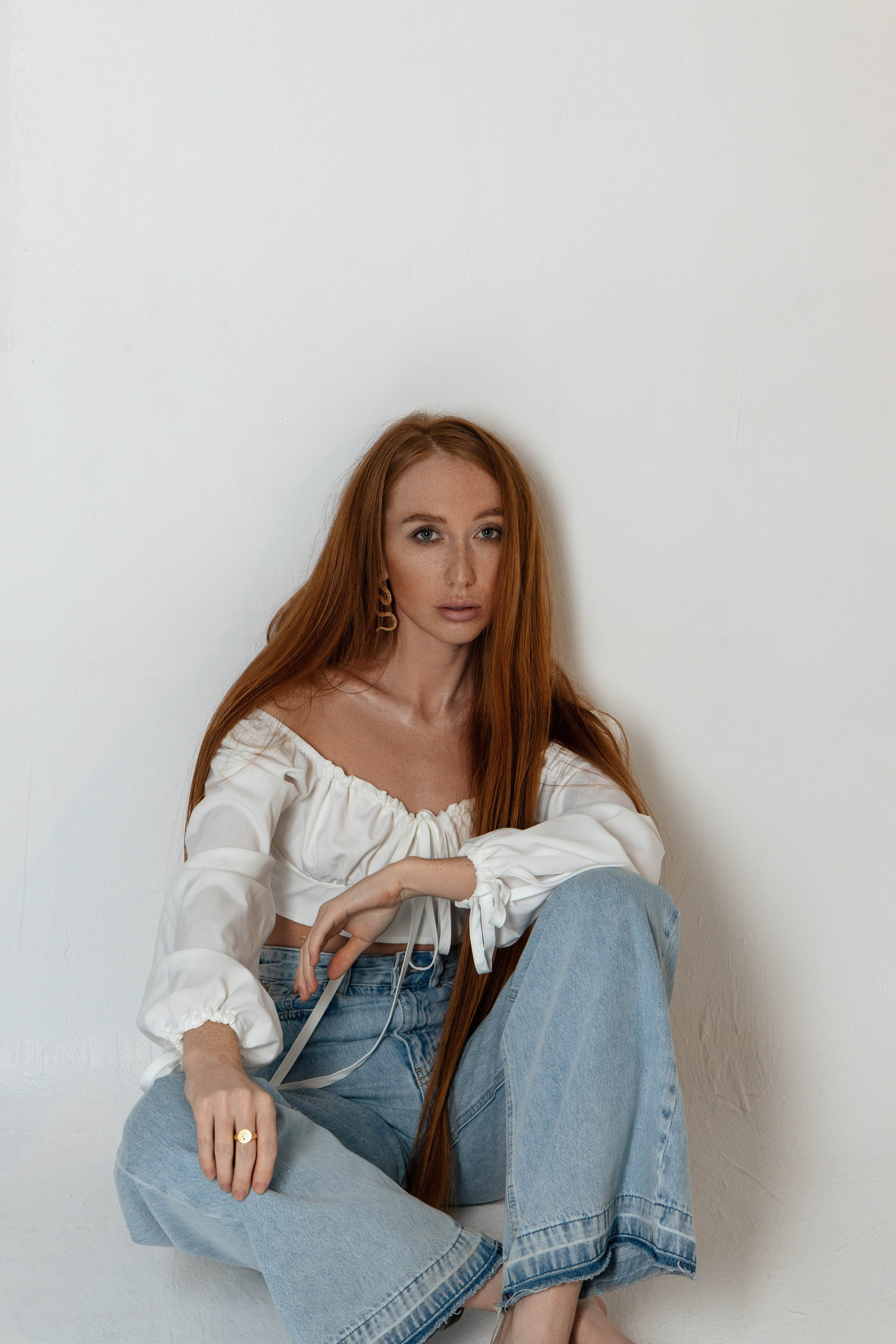 Женские студийные портреты для серт. Фотограф Анастасия Косюра