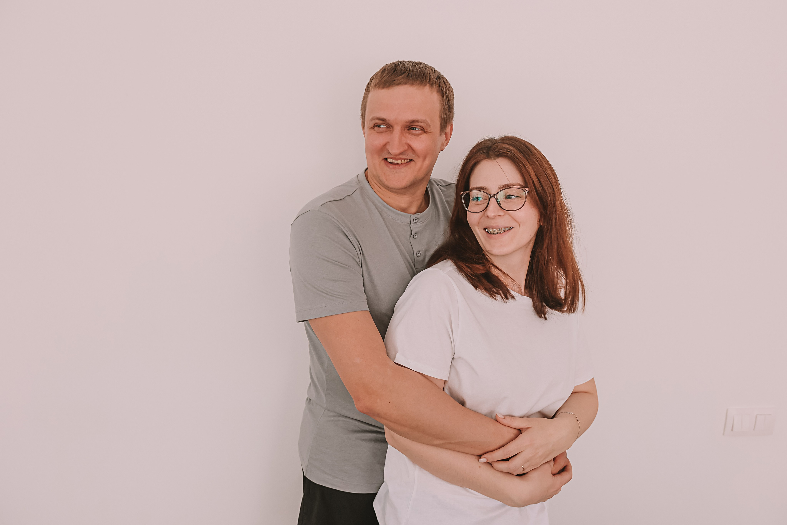 Семейная в домике (репортаж). Семейный фотограф Тюмень, фотограф на роды Салмина Мария