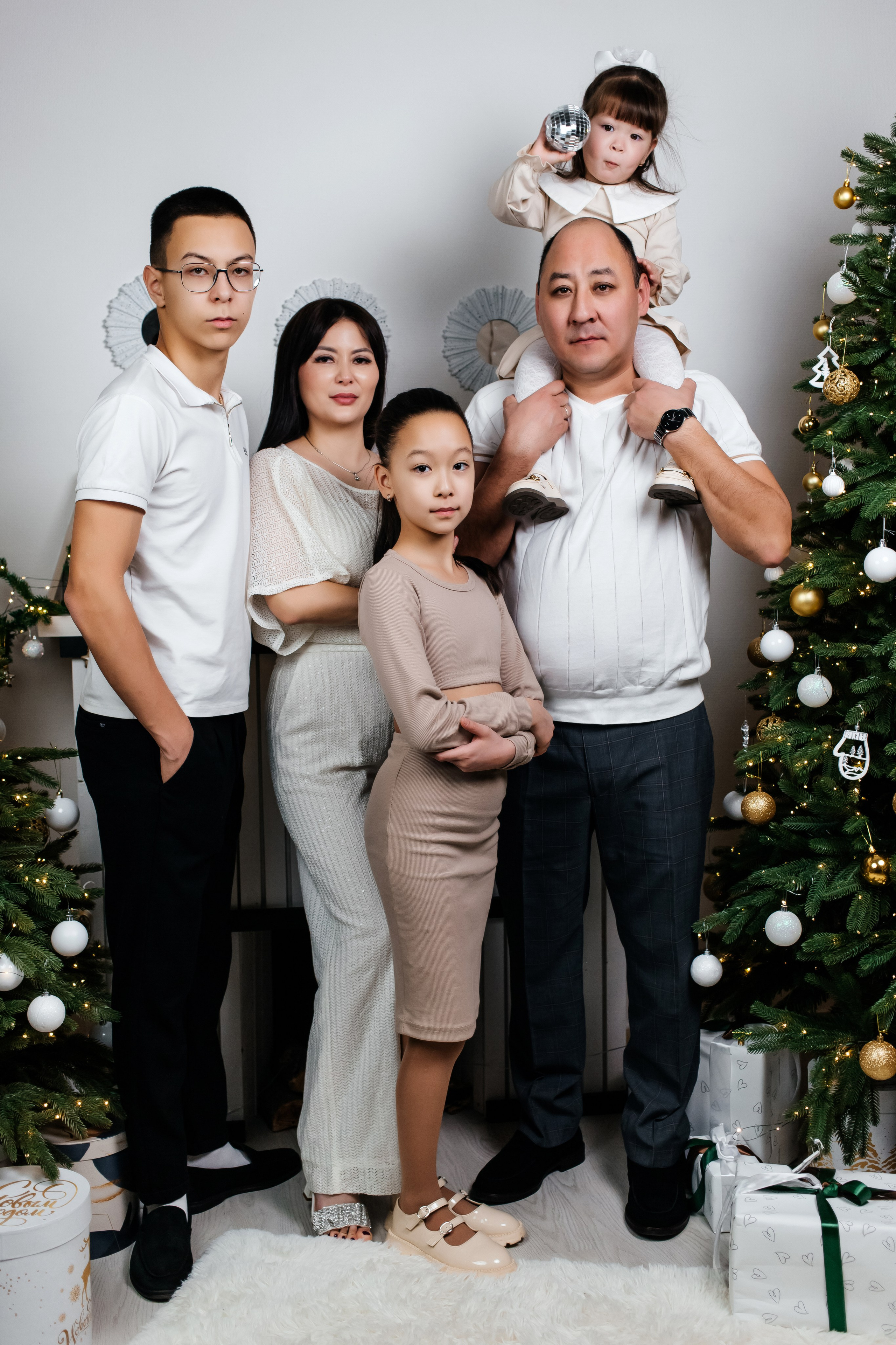 Альмира семейный новый год. Женский фотограф в Оренбурге Ирина Заводчикова