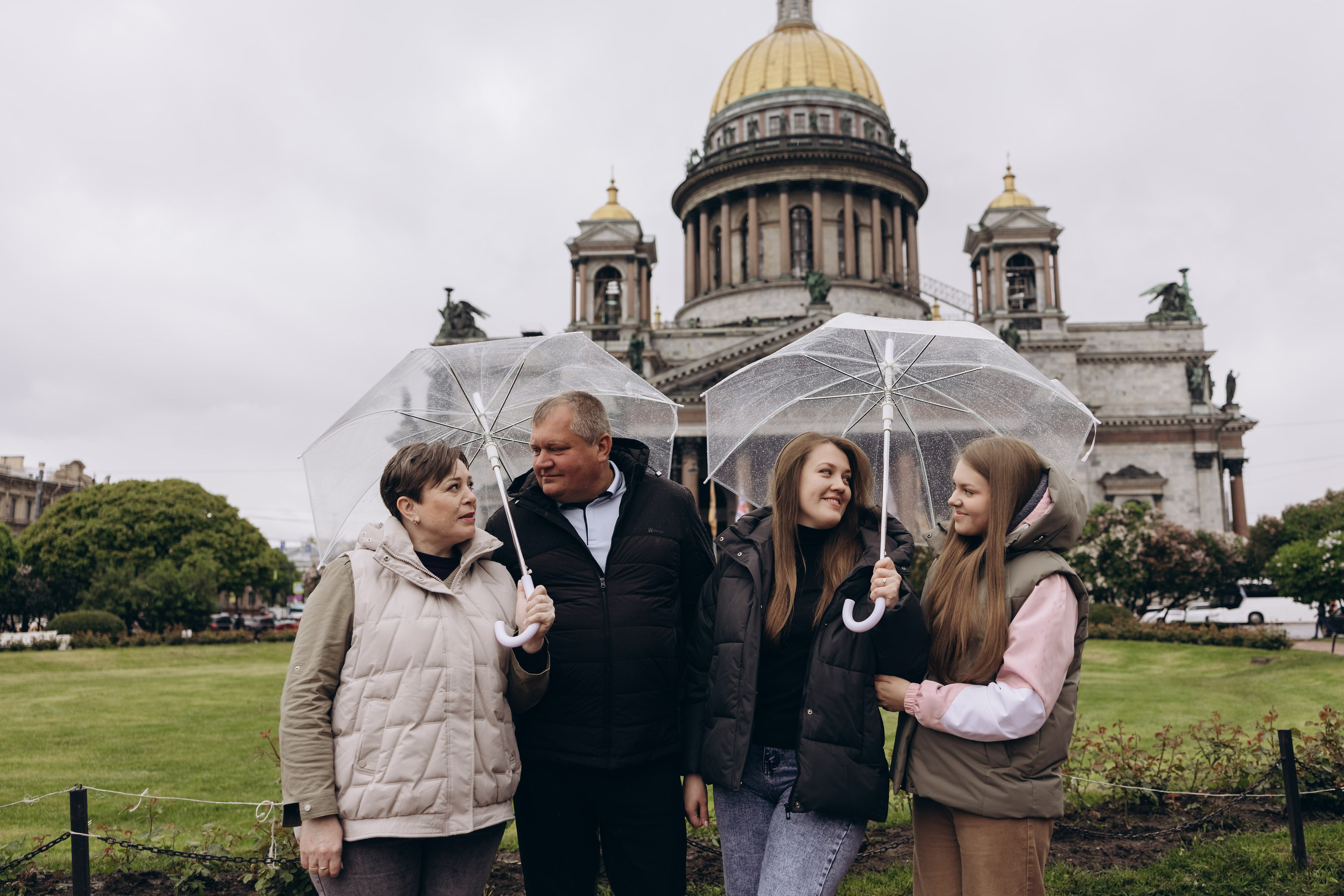 Семейная прогулка на Исаакиевском соборе. Семейный и свадебный фотограф в Санкт-Петербурге Екатерина Васильева