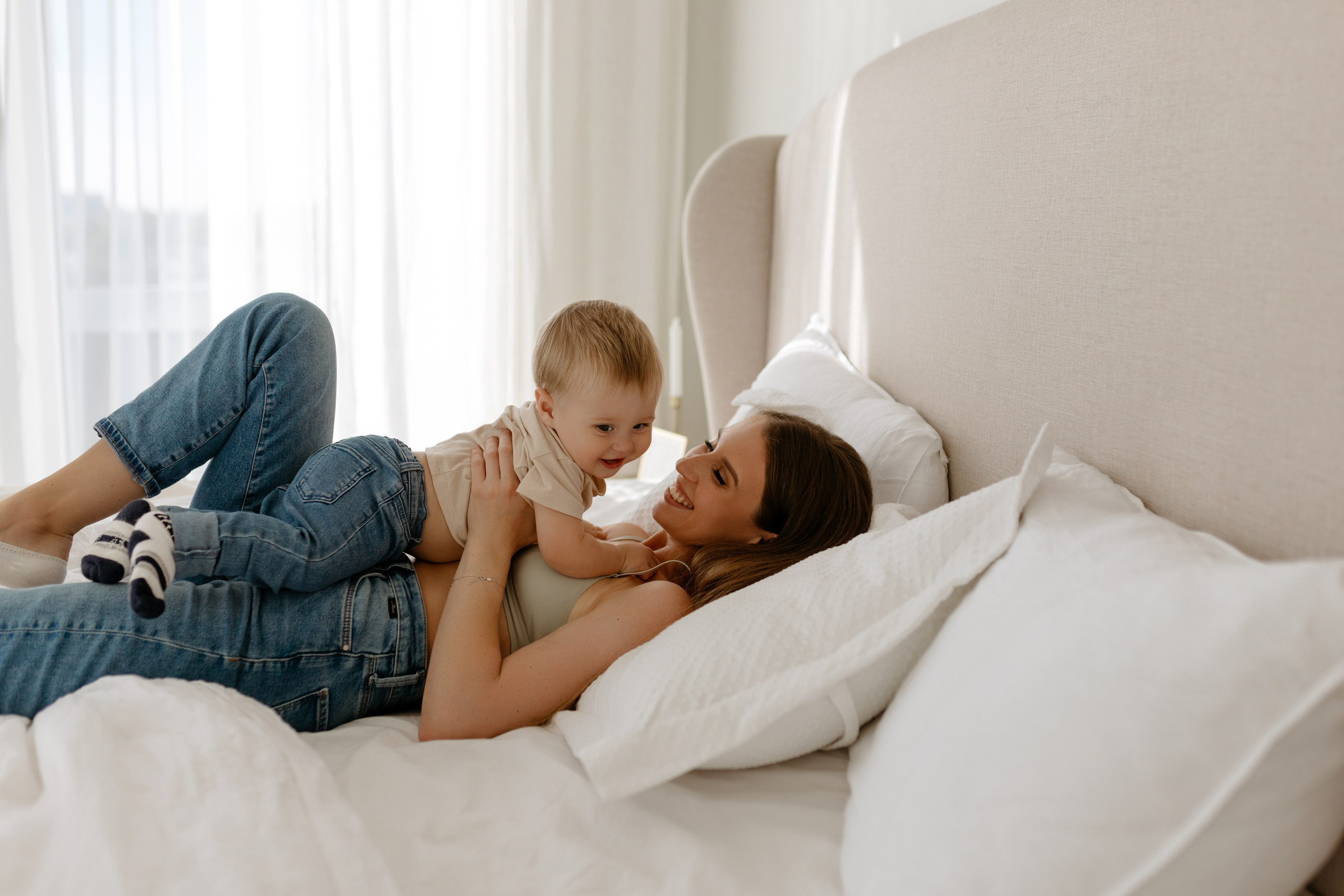 Семейная фотосессия в студии. Сестры Карабаза. Фотографы и ретушеры в Москве и Санкт-Петербурге