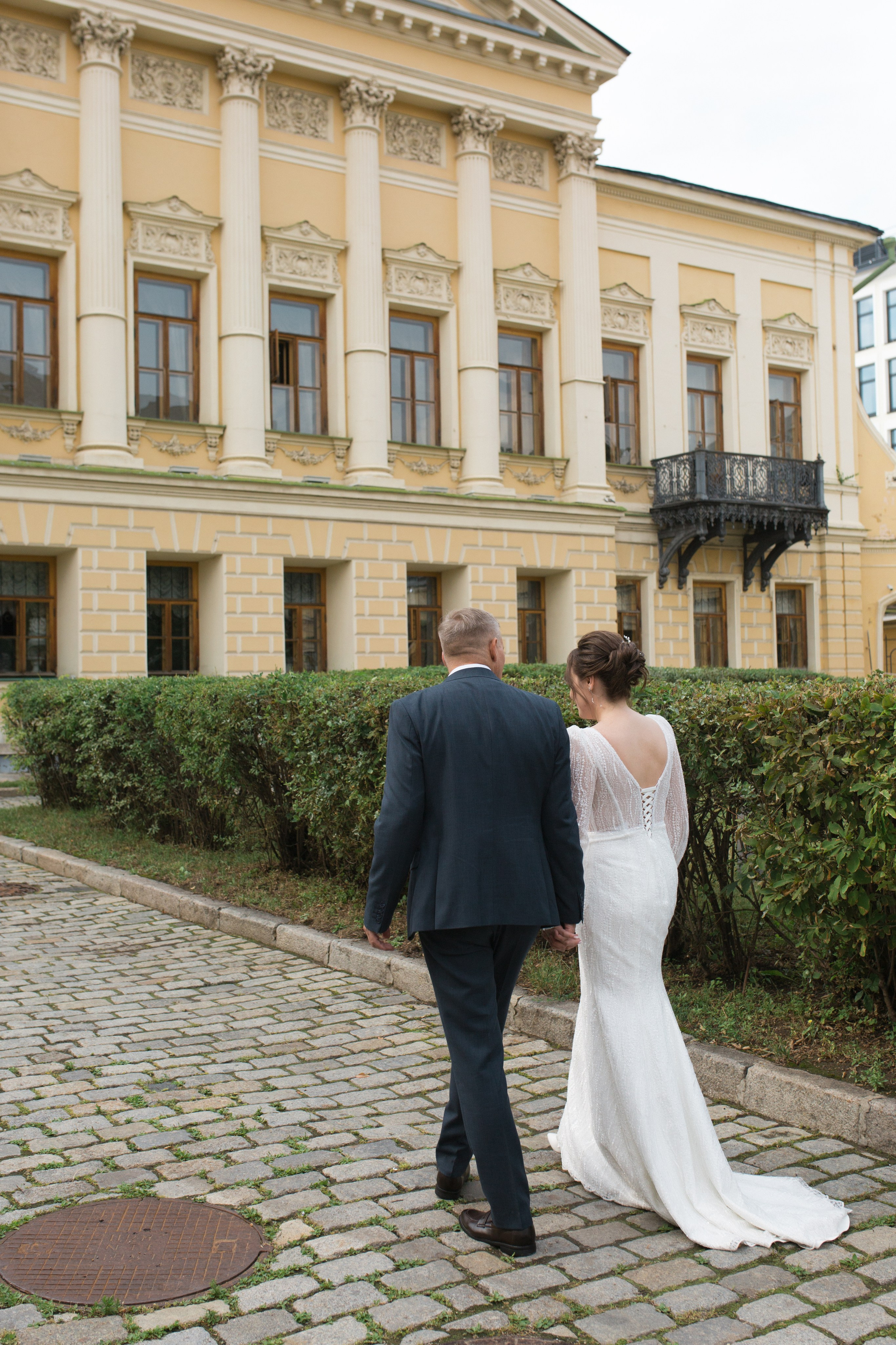 Свадебная фотосессия в Пушкинской библиотеке. Фото Радости. Свадебный и семейный фотограф в Москве Юлия Самойлова