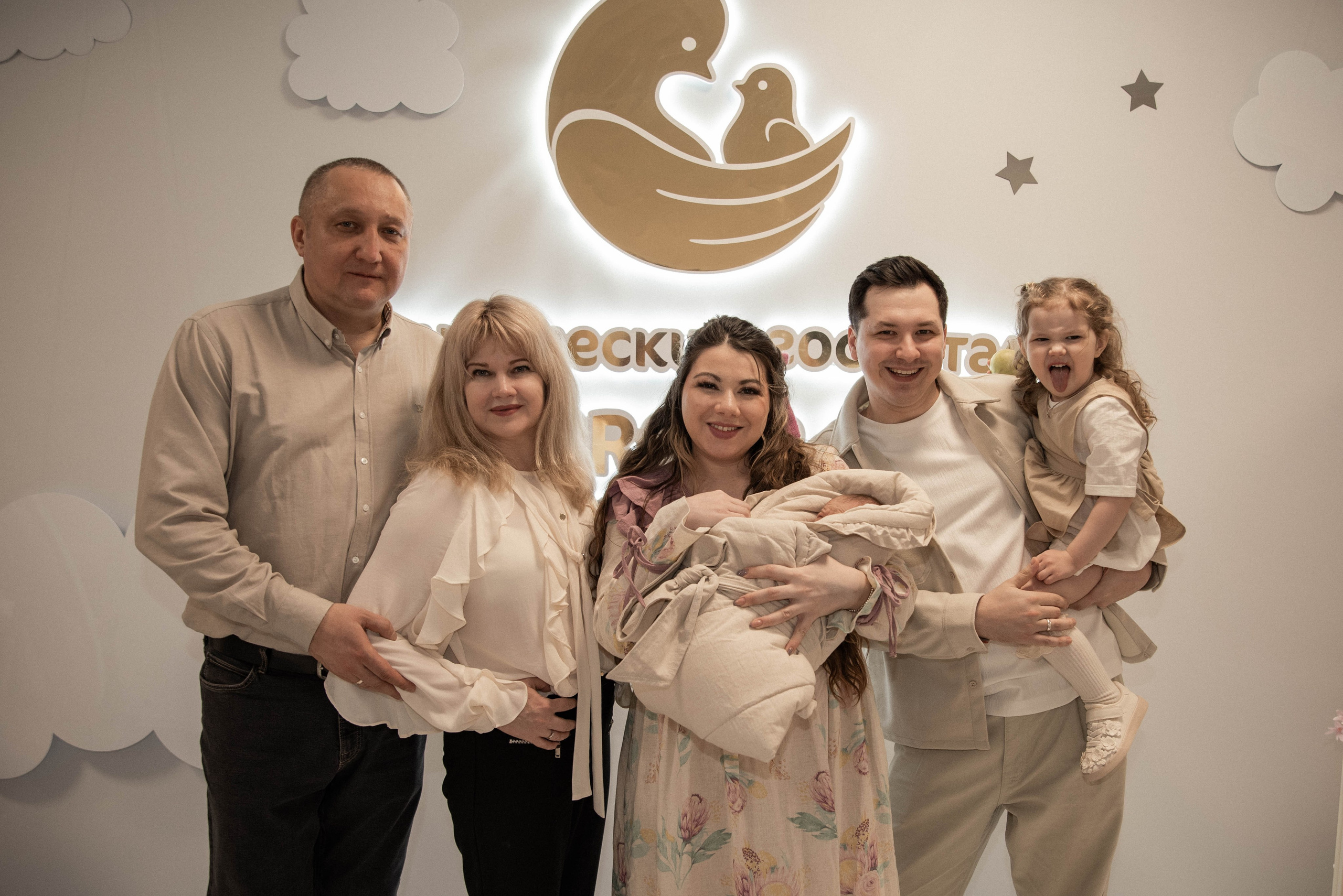 Выписка Маэля. Роддом Лахта Мать и Дитя. Фотограф на роды и семейные истории в Санкт-Петербурге Татьяна Дмитренко