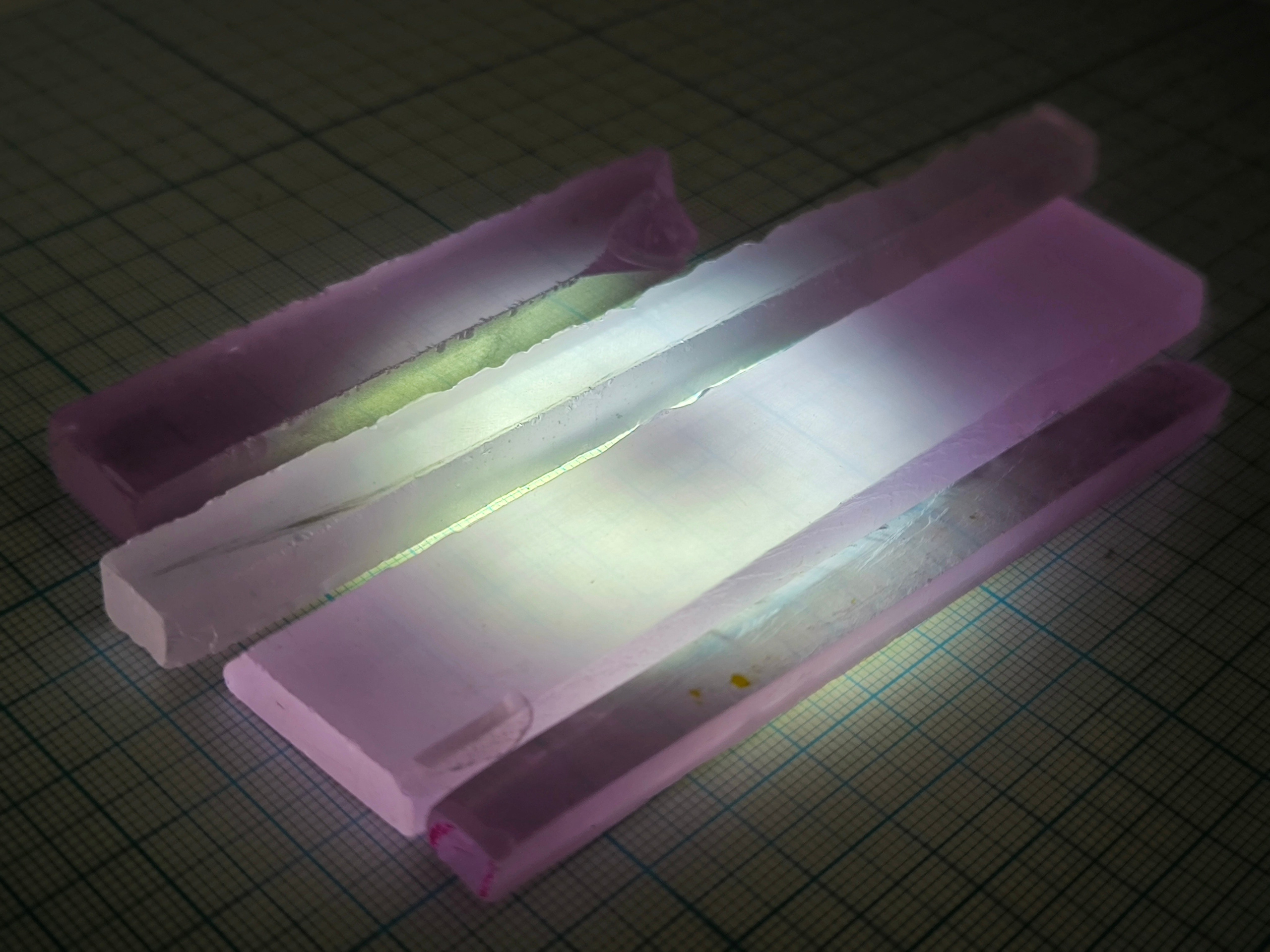 Призмы иттрий алюминиевый ИАГ гранат. YAG garnet иттрий алюминиевый гранат ИАГ