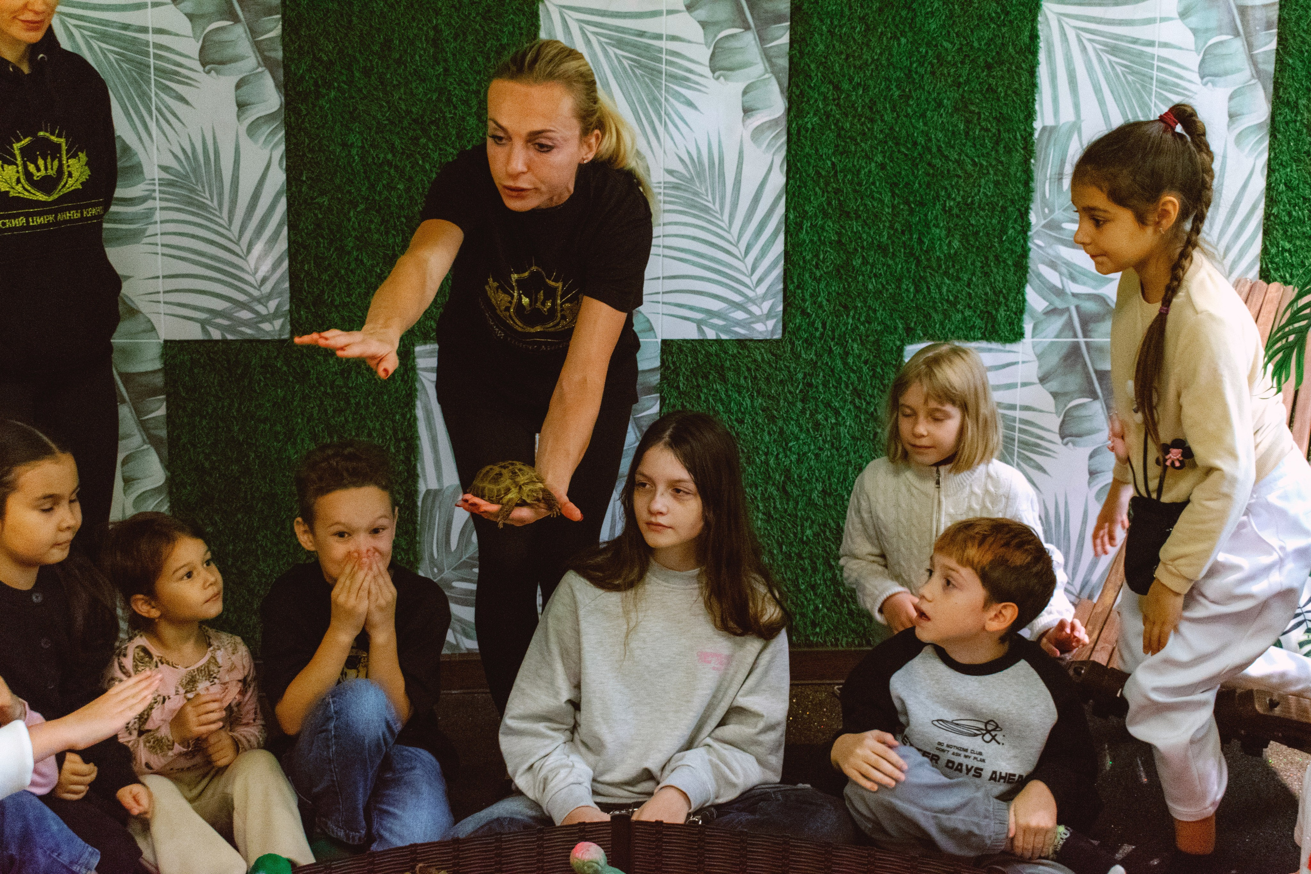 Лиза 8 лет. Поставщики эмоций
