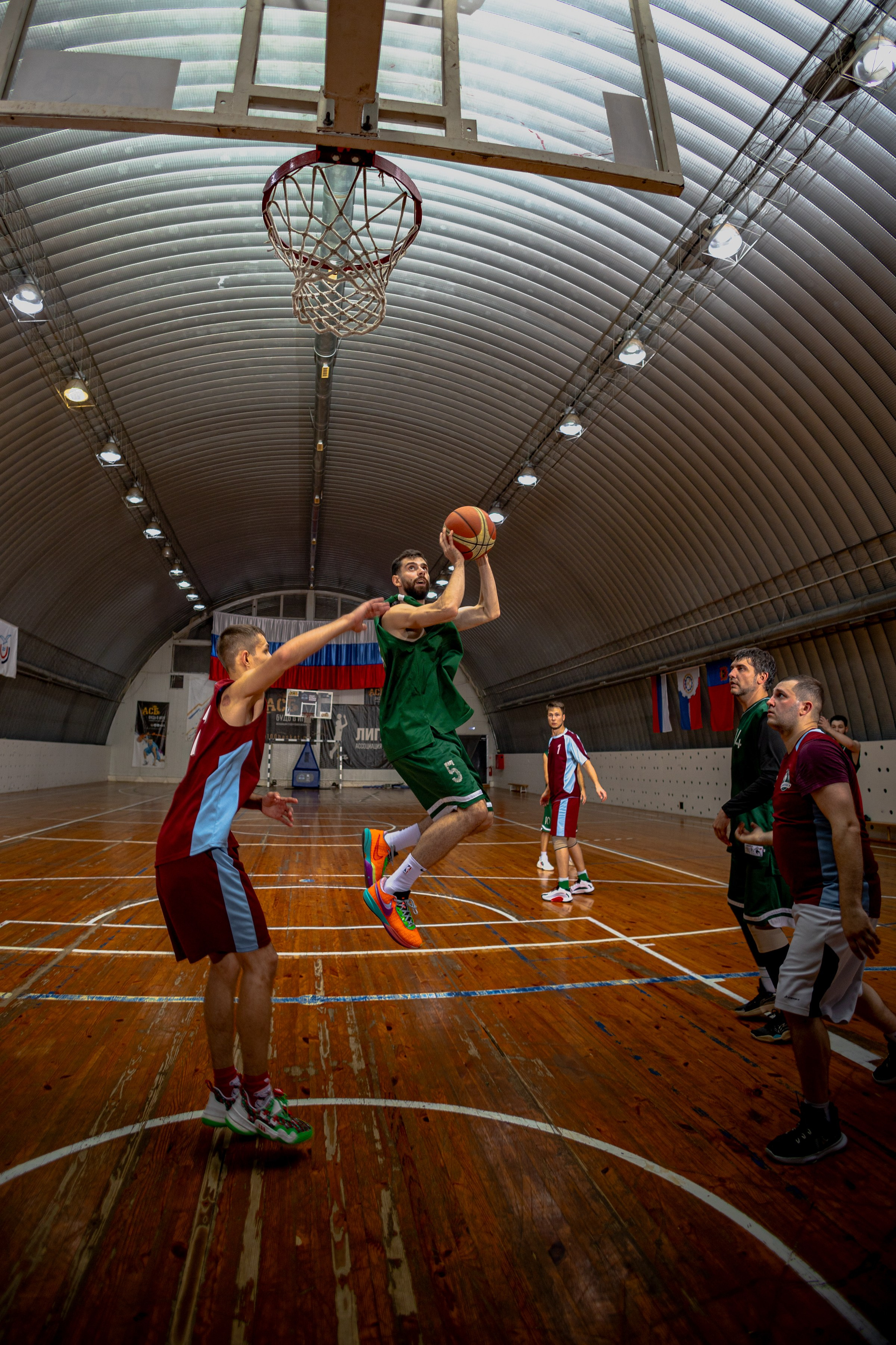 Баскетболисты кемерово Клуб Сибиряки прыжок с мячом 