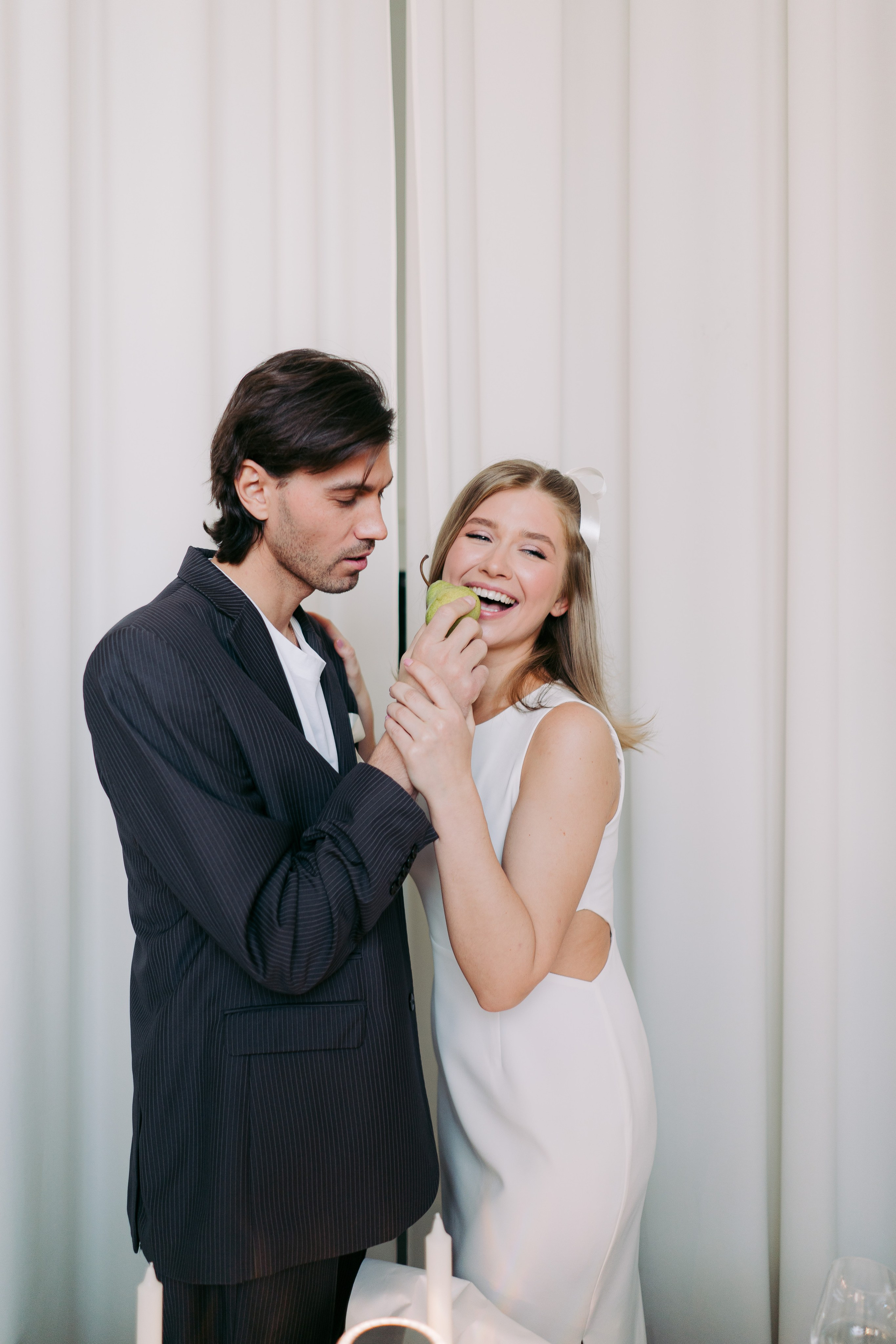 Свадебная фотосессия для двоих в студии, камерная свадьба в Москве