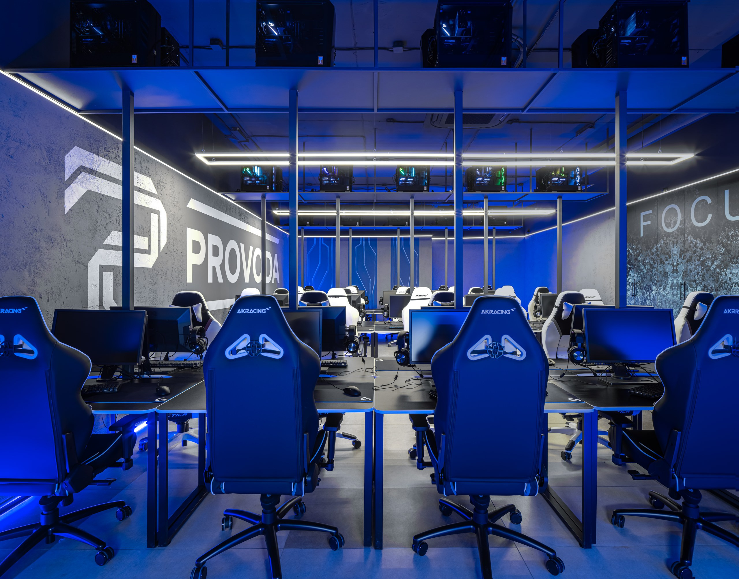 Первый топовый компьютерный клуб "Provoda" - Фотограф Коваль Илья. Коваль Илья — Интерьерный и архитектурный фотограф