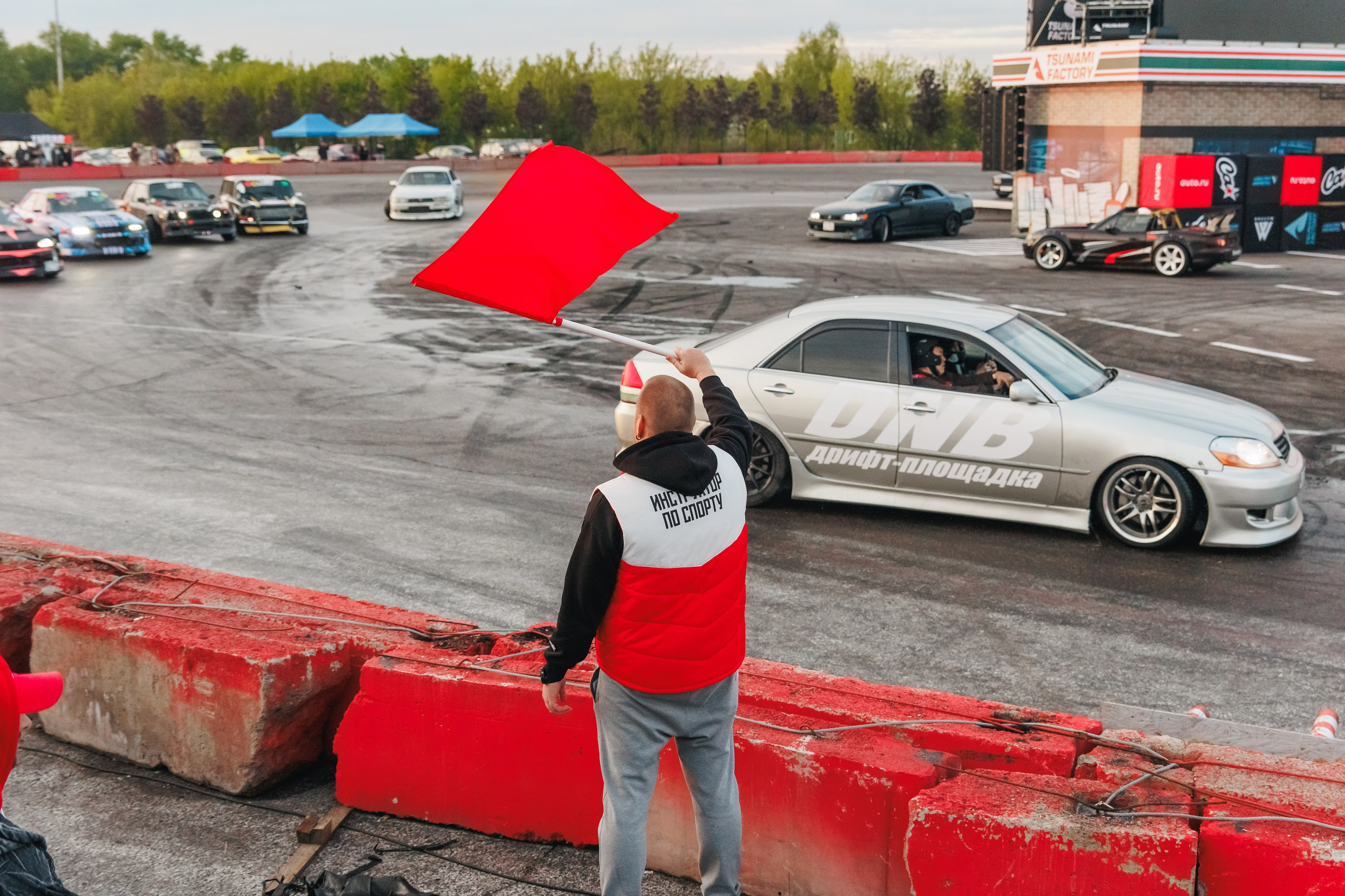 Выставка и дрифт машин. Репортажный фотограф. Москва. Алина Ланская