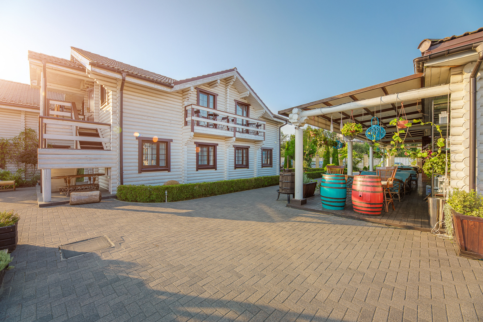 Renatphoto-Экстерьерная фотосъёмка территории отеля в Анапе. Профессиональная фотосъёмка интерьеров, предметная фотосессия еды для меню г. Анапа