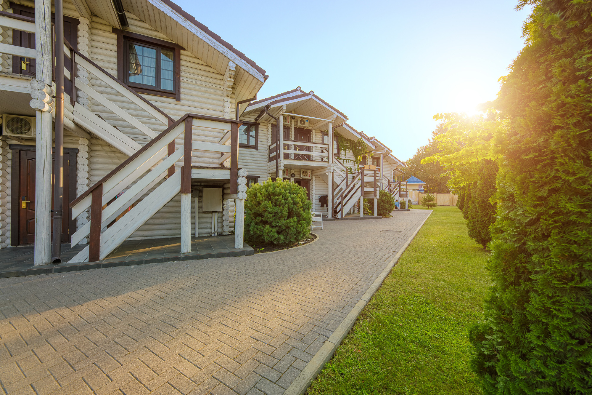 Renatphoto-Экстерьерная фотосъёмка территории отеля в Анапе. Профессиональная фотосъёмка интерьеров, предметная фотосессия еды для меню г. Анапа