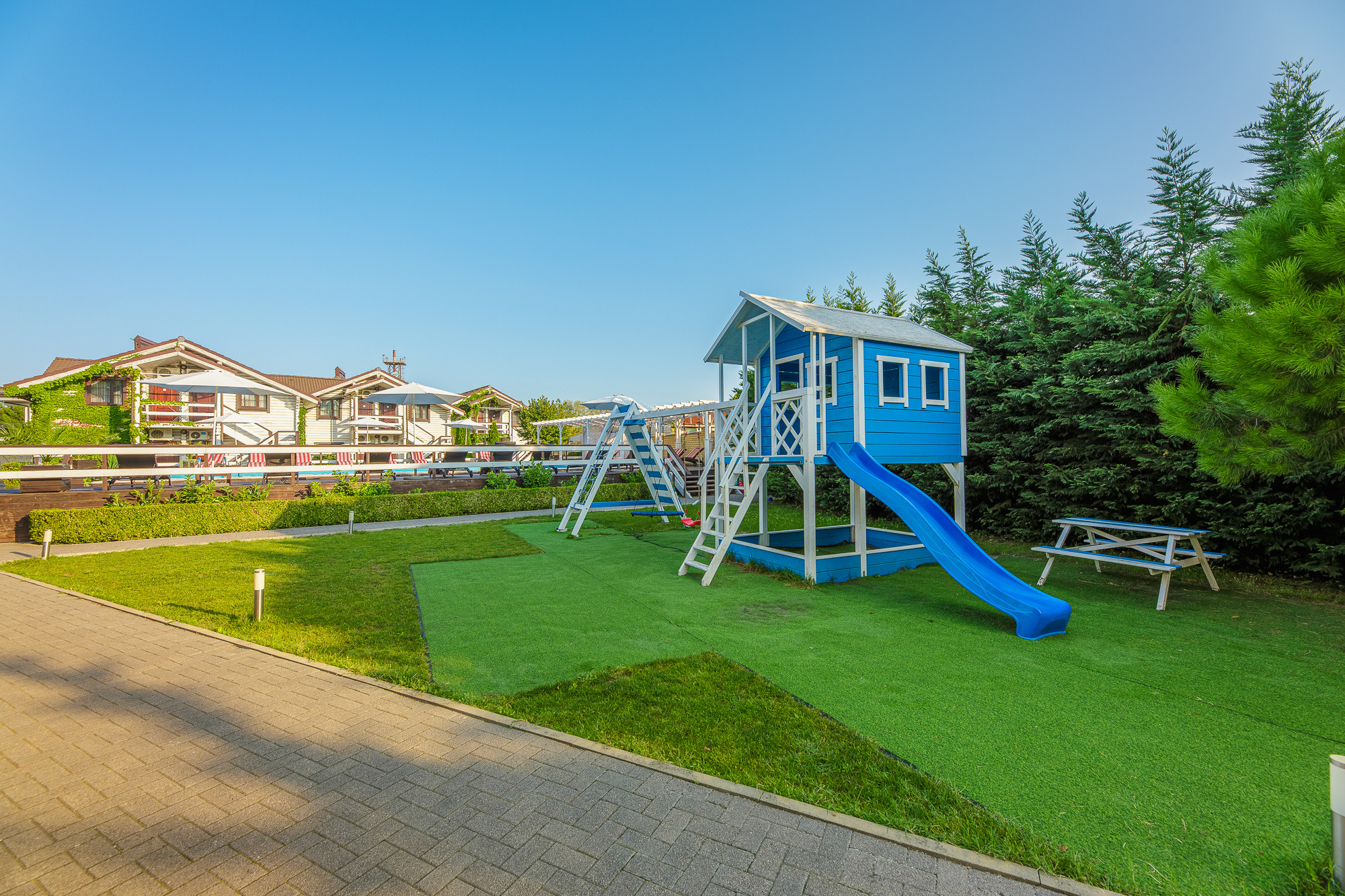 Renatphoto-Экстерьерная фотосъёмка территории отеля в Анапе. Профессиональная фотосъёмка интерьеров, предметная фотосессия еды для меню г. Анапа