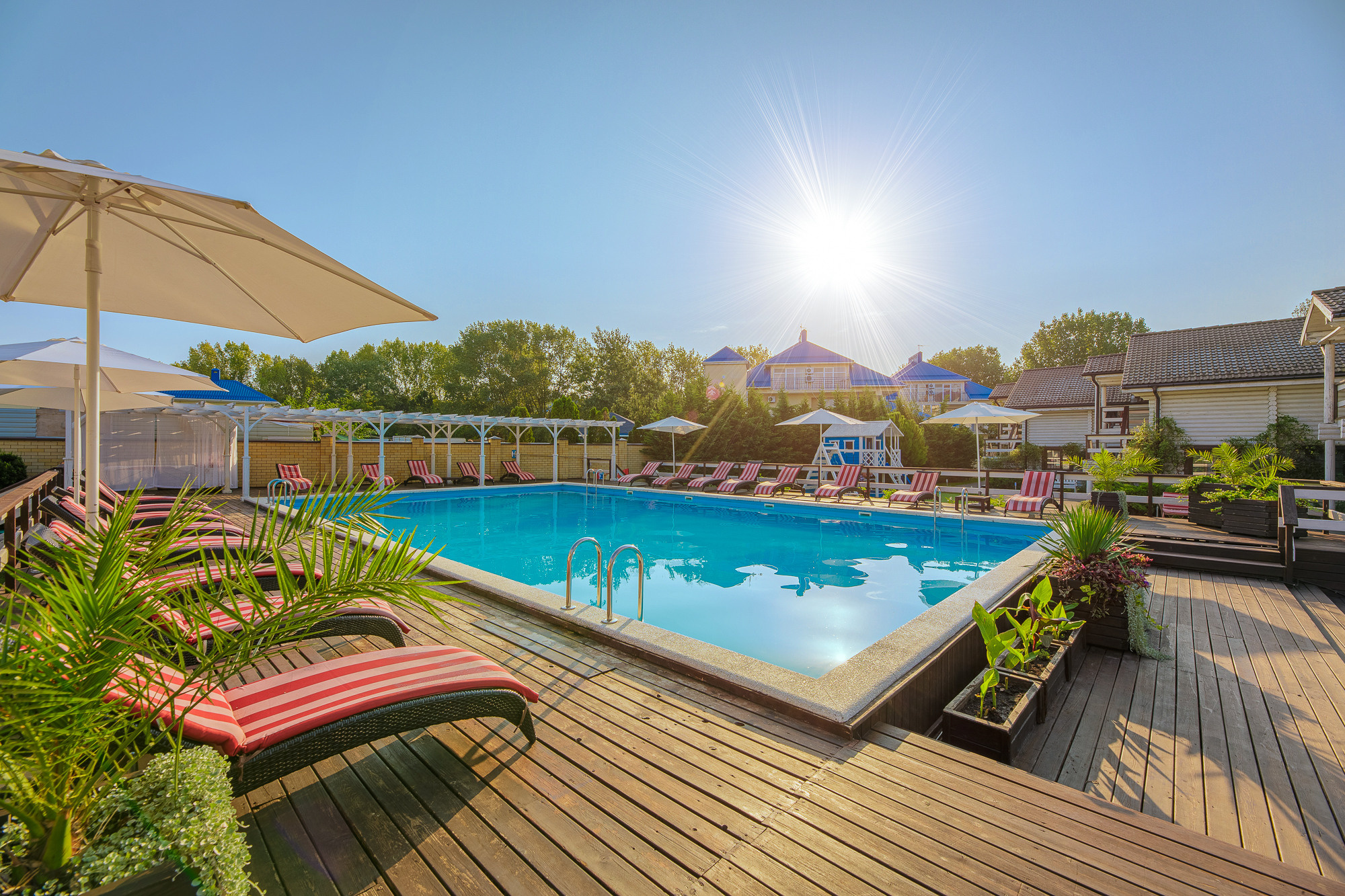 Renatphoto-Экстерьерная фотосъёмка территории отеля в Анапе. Профессиональная фотосъёмка интерьеров, предметная фотосессия еды для меню г. Анапа