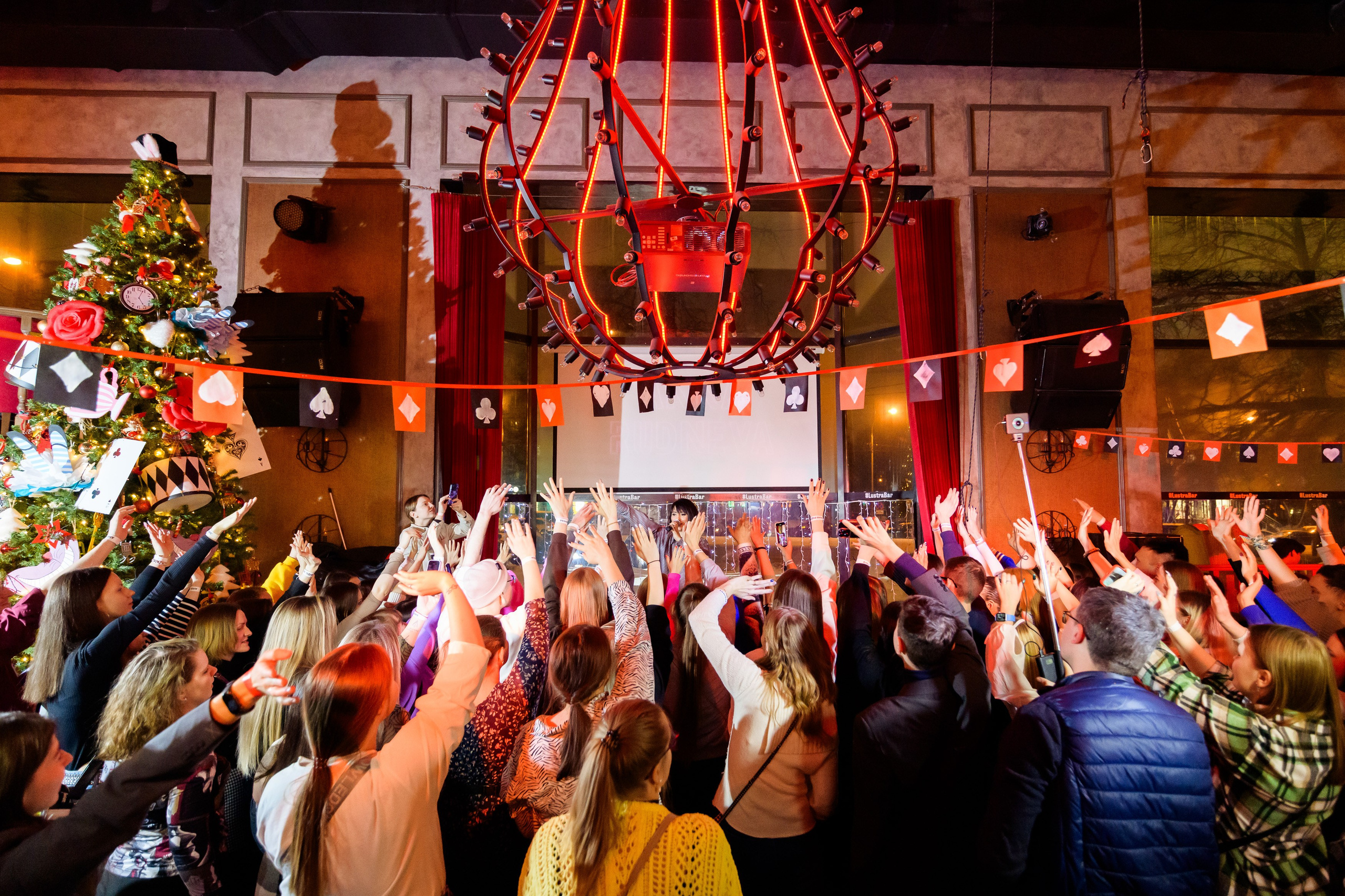 Люстра бар. Репортажный фотограф Сергей Дроздов